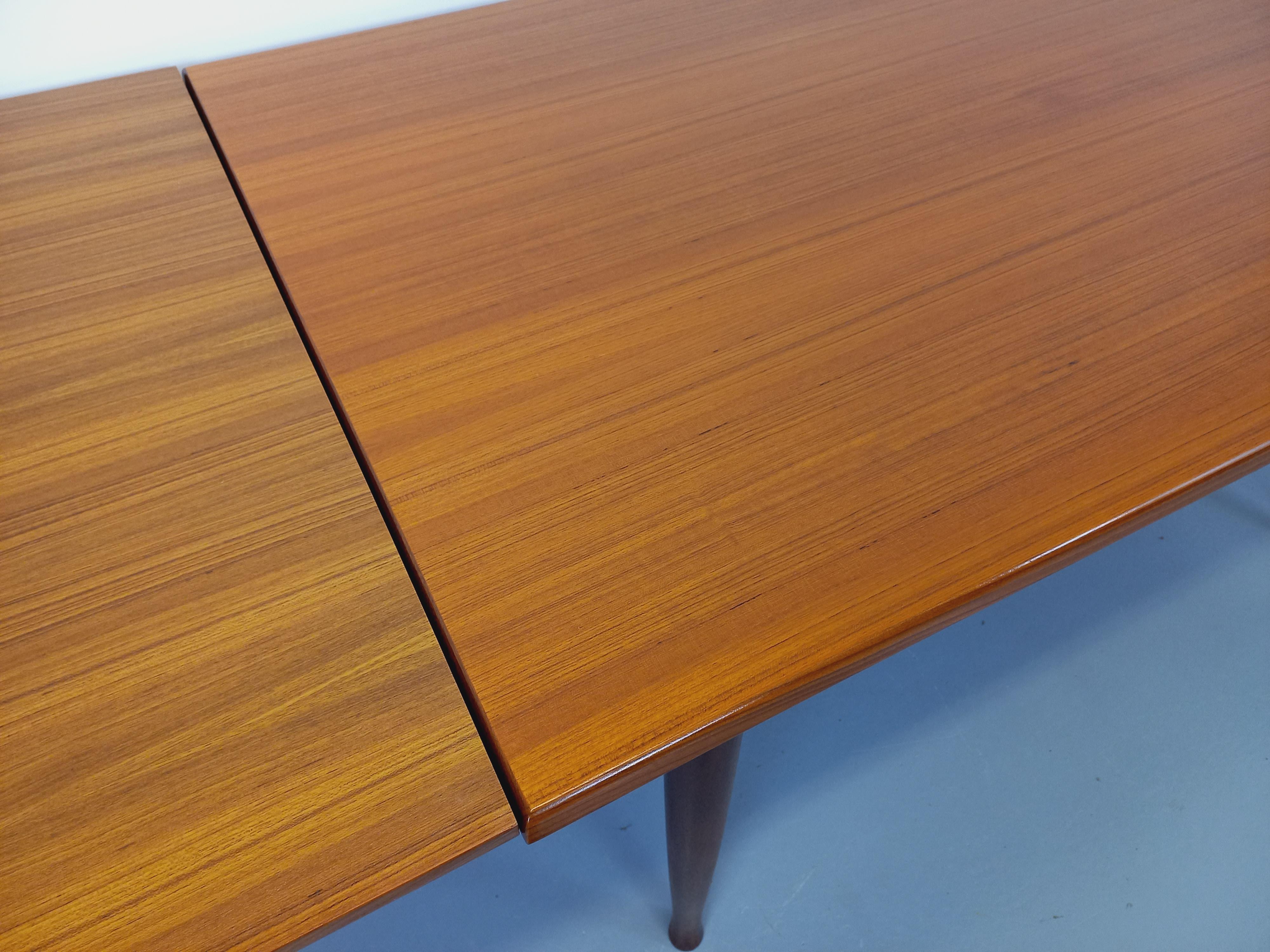 Table à manger style scandinave vintage des années 50 60 en teck avec rallonges en vente 7