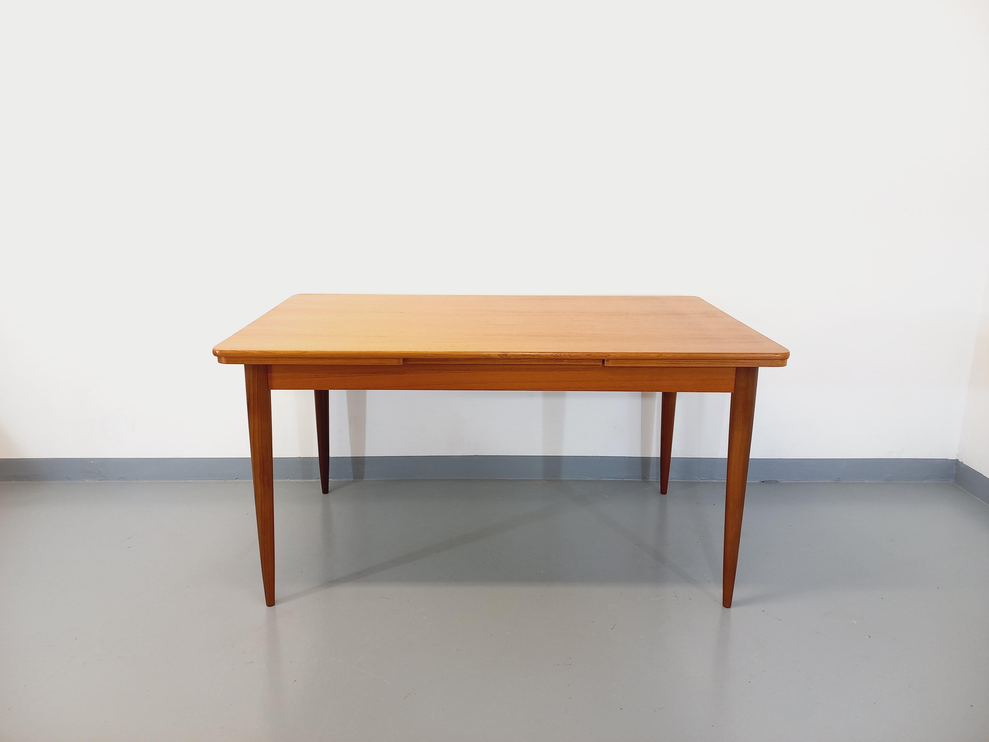 Table à manger style scandinave vintage des années 50 60 en teck avec rallonges 8