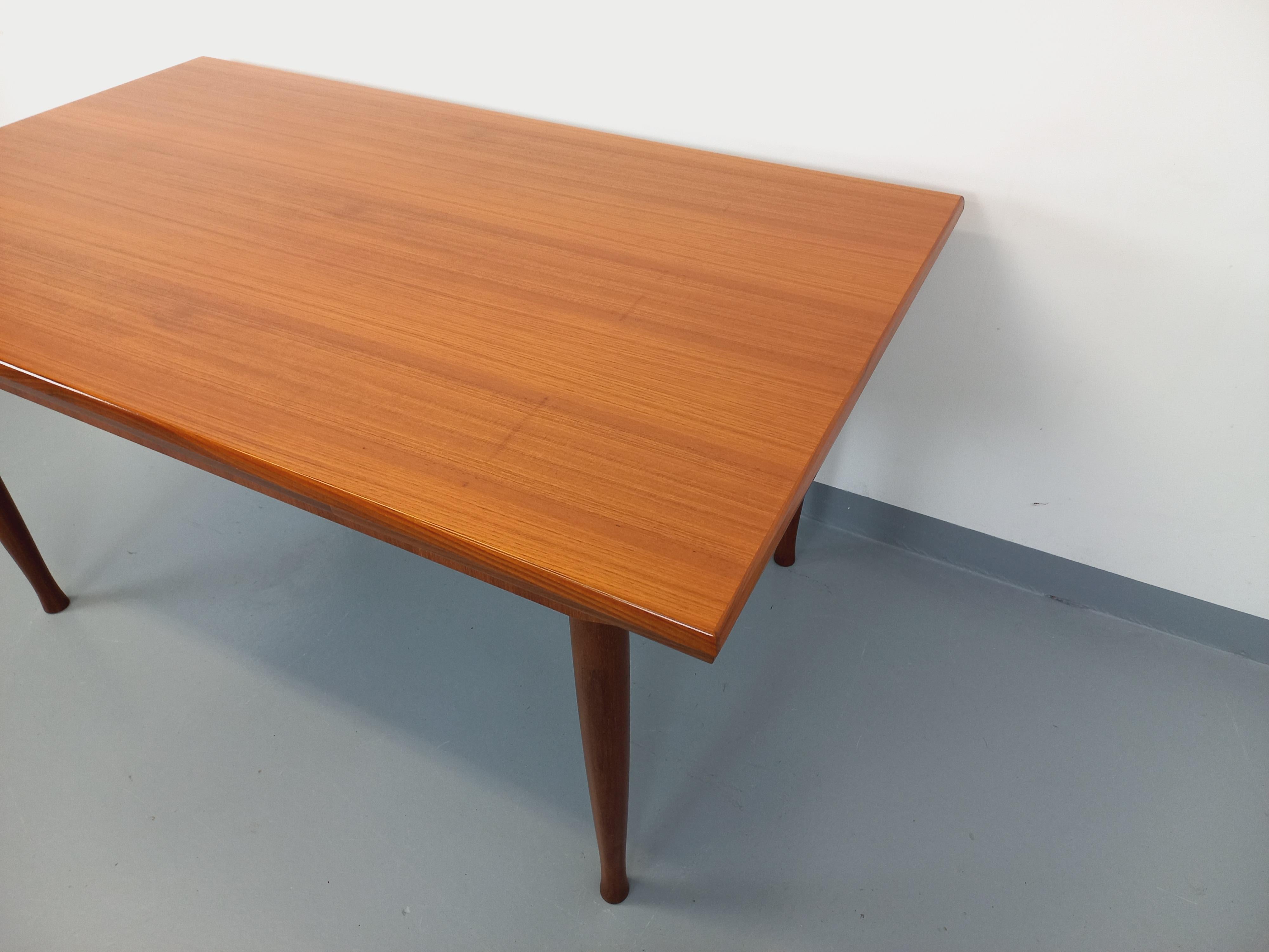 Table à manger style scandinave vintage des années 50 60 en teck avec rallonges en vente 8