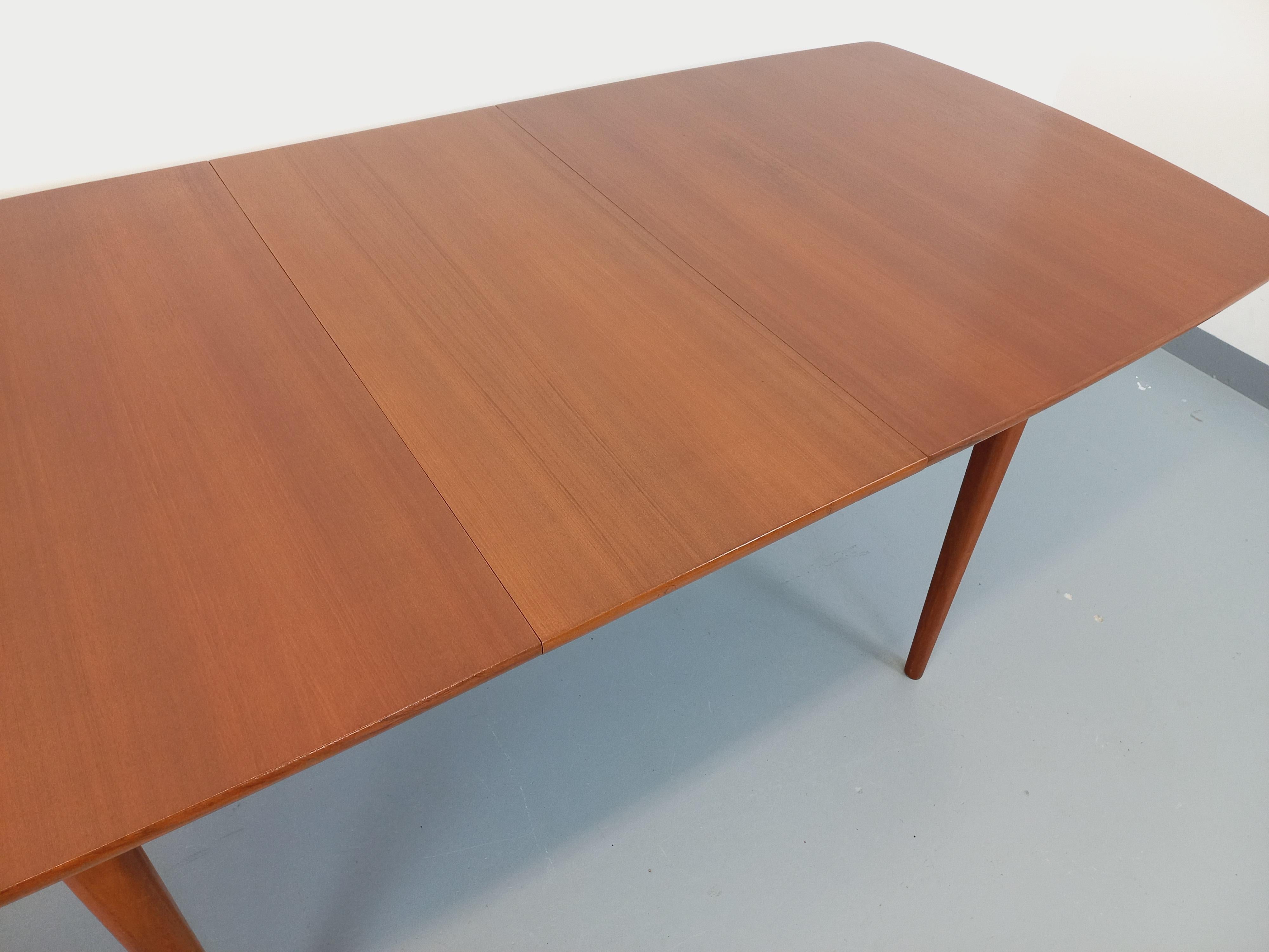 Table à manger style scandinave vintage des années 50 60 en teck avec rallonges 10