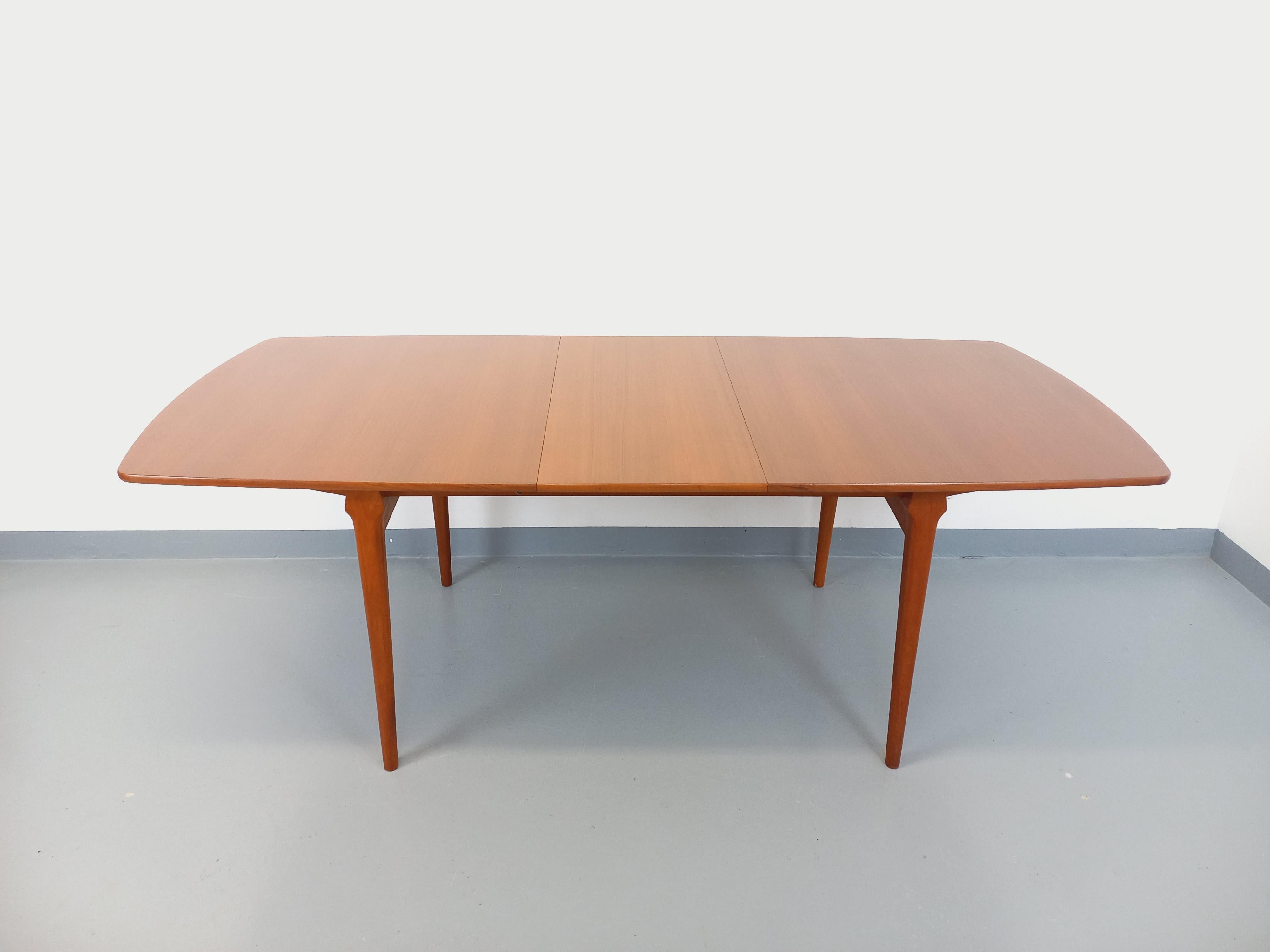 Table à manger style scandinave vintage des années 50 60 en teck avec rallonges 13