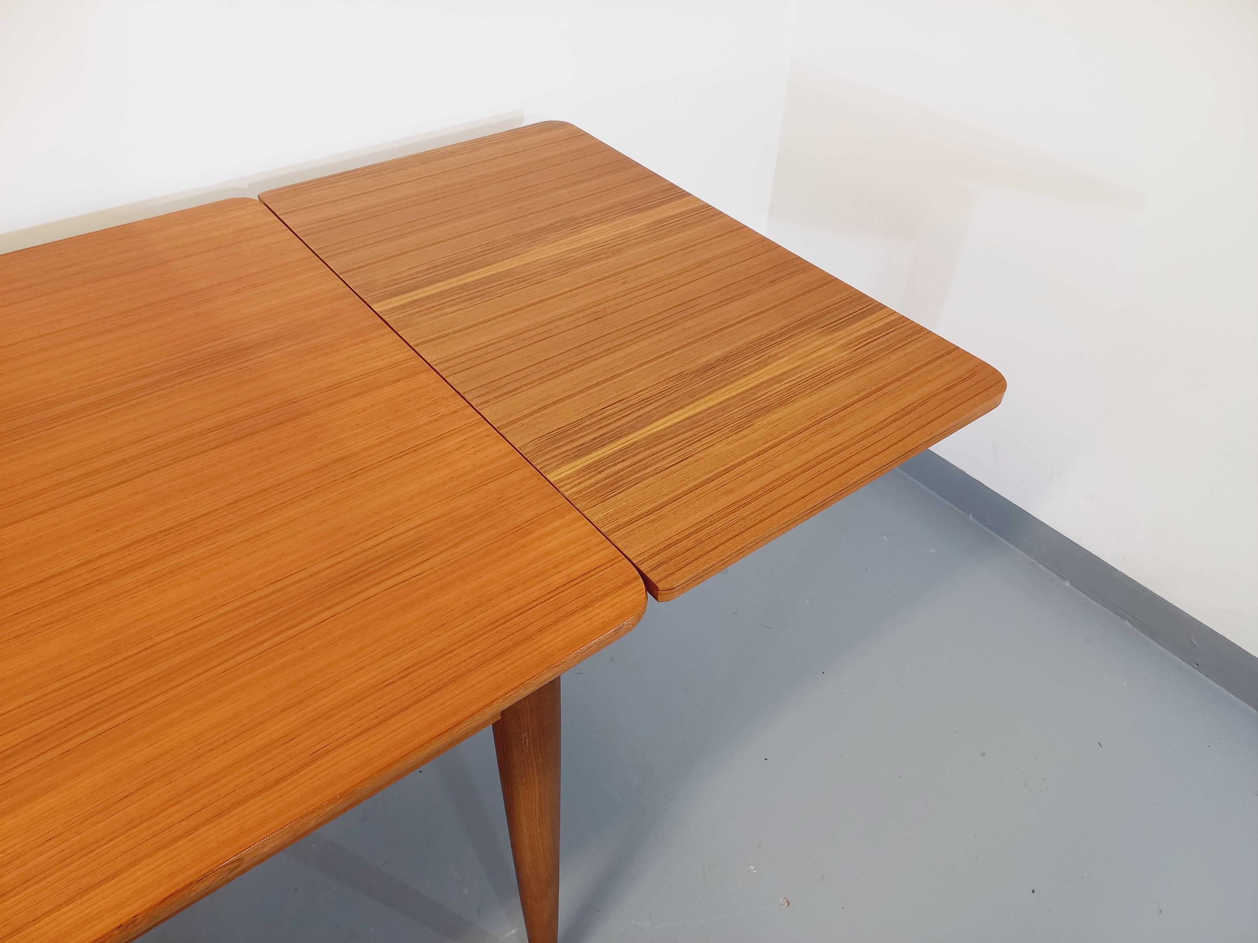 Scandinave moderne Table à manger style scandinave vintage des années 50 60 en teck avec rallonges