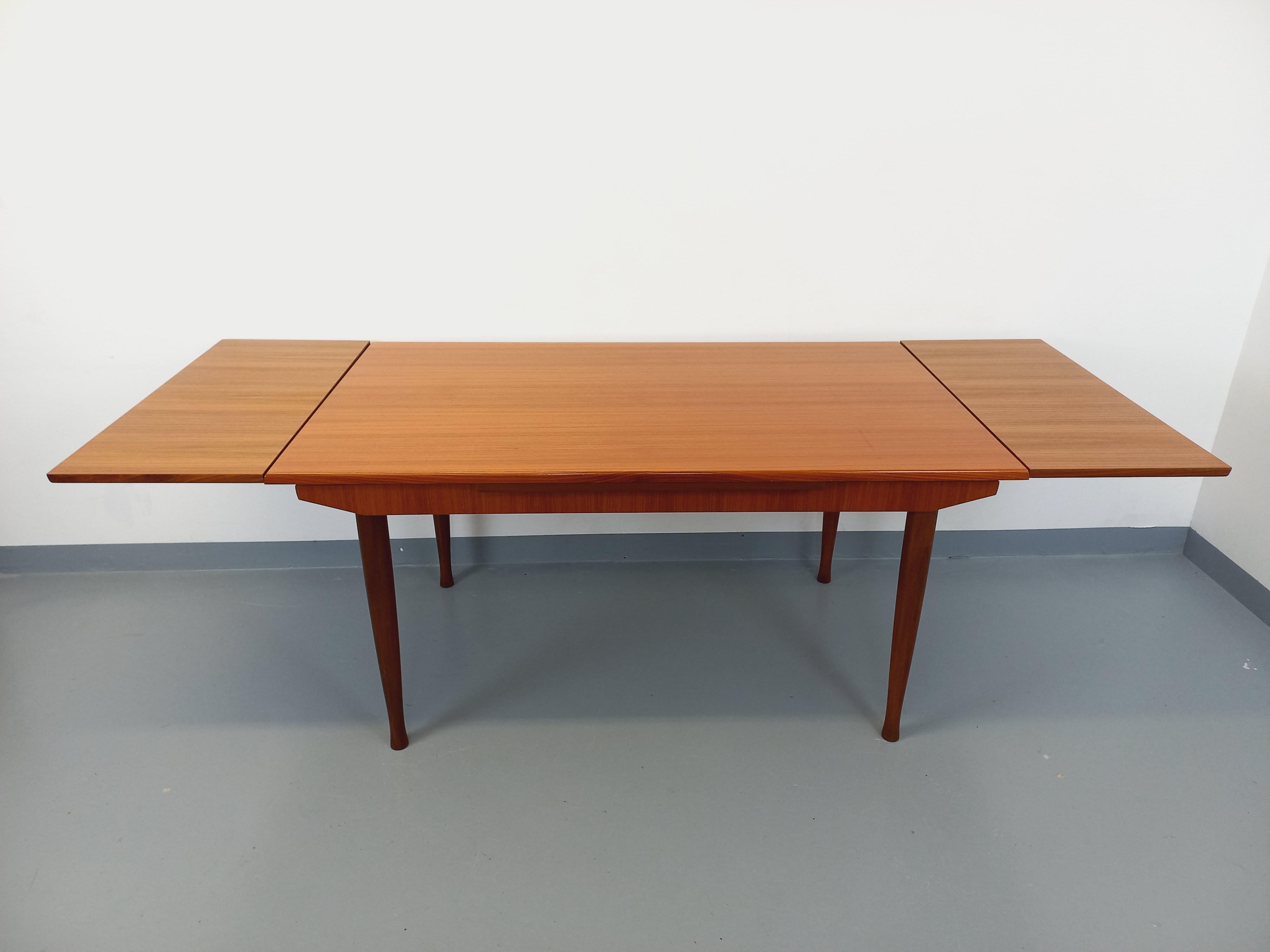 Scandinave moderne Table à manger style scandinave vintage des années 50 60 en teck avec rallonges en vente