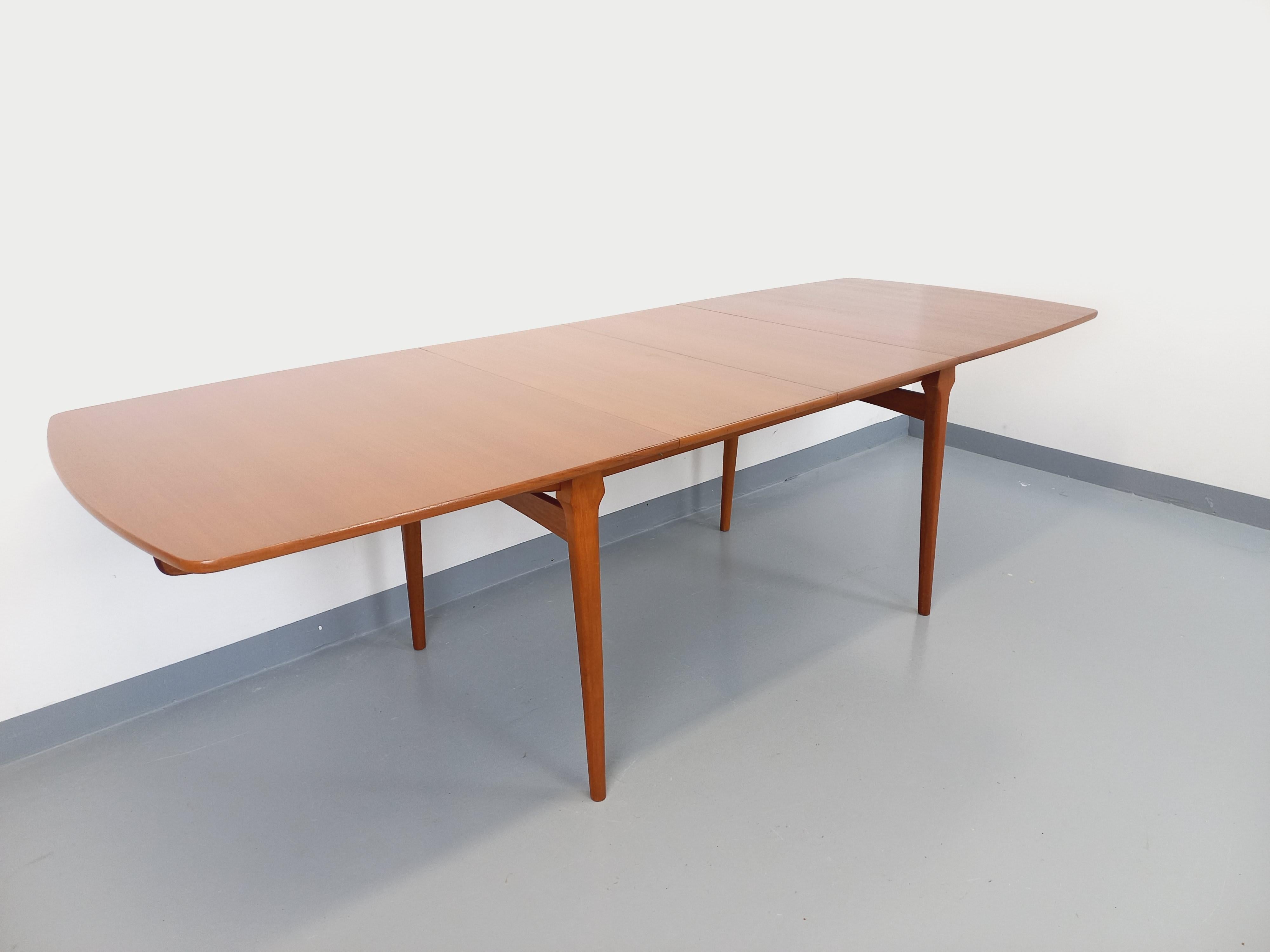 Scandinave moderne Table à manger style scandinave vintage des années 50 60 en teck avec rallonges