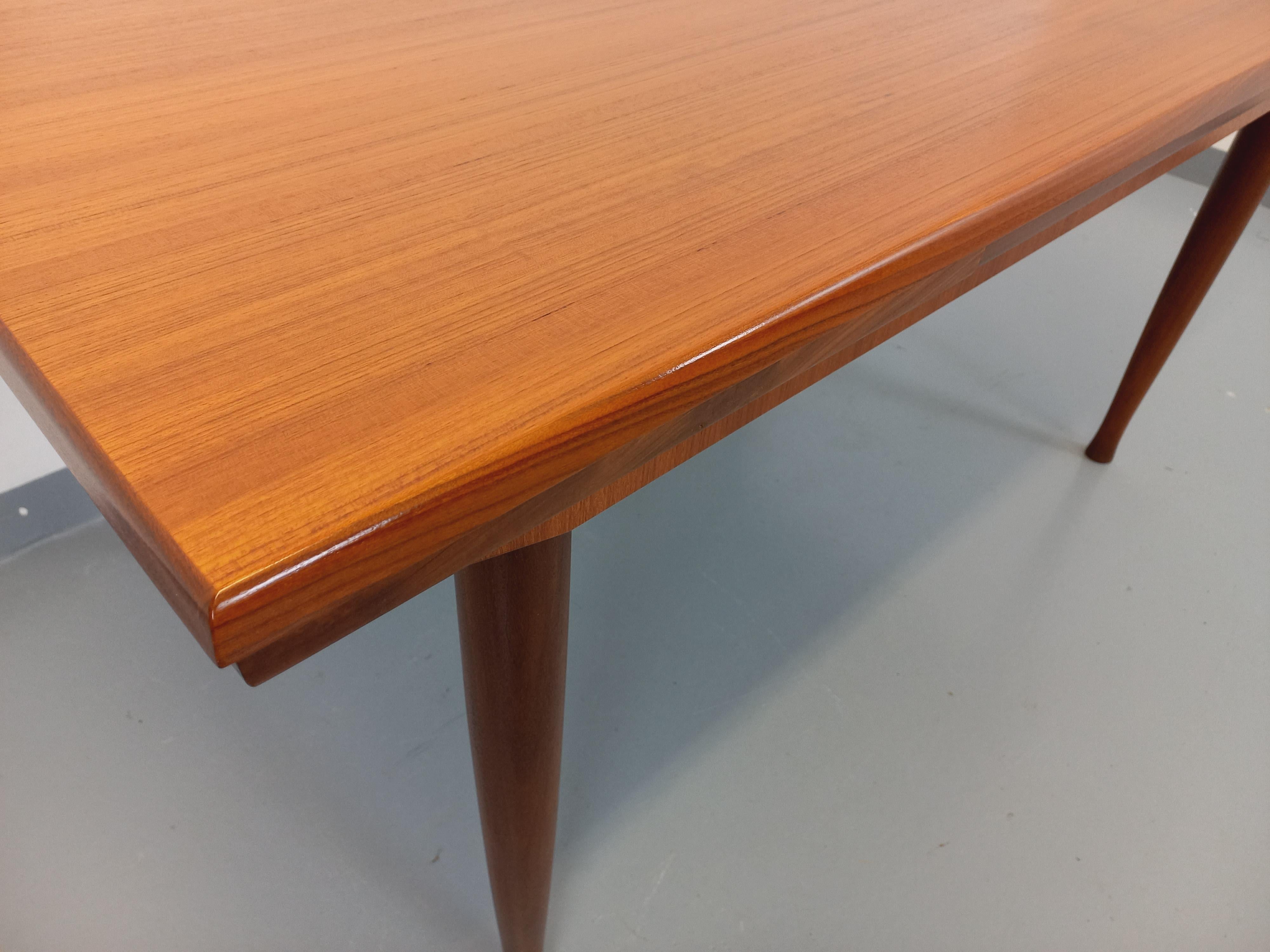 Scandinave Table à manger style scandinave vintage des années 50 60 en teck avec rallonges en vente