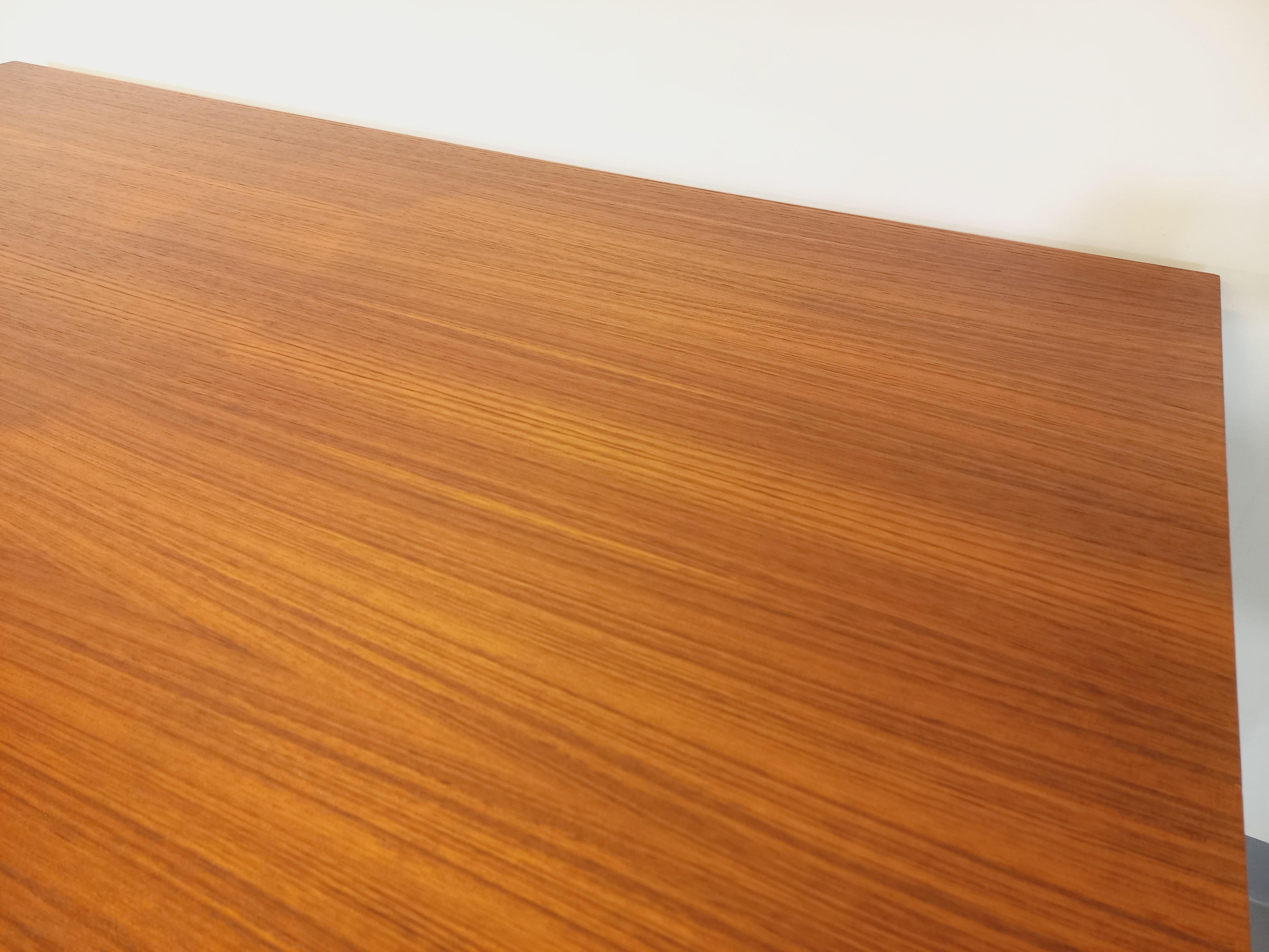 Table à manger style scandinave vintage des années 50 60 en teck avec rallonges en Bueno estado para la venta en BESANÇON, FR