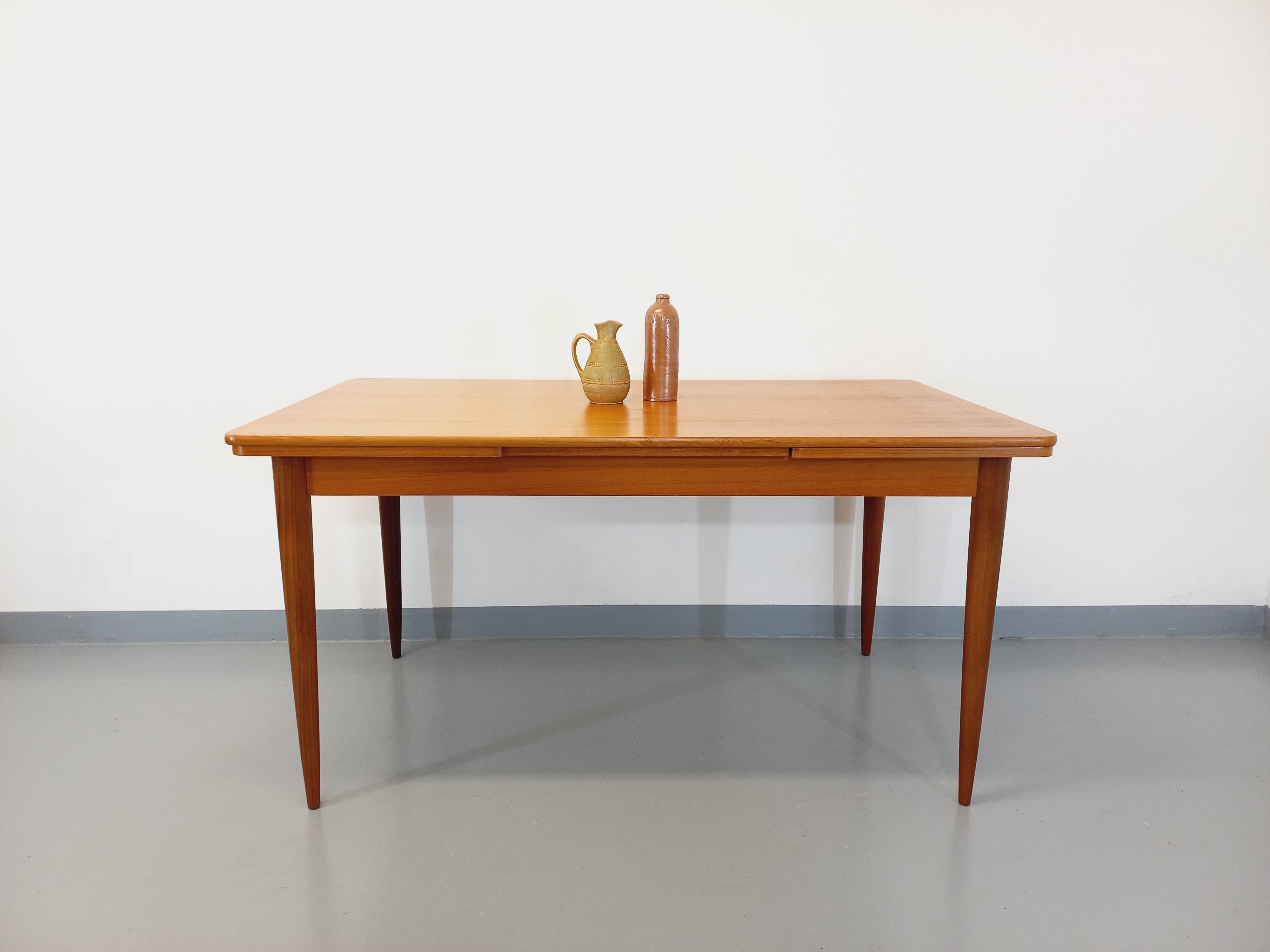 Milieu du XXe siècle Table à manger style scandinave vintage des années 50 60 en teck avec rallonges