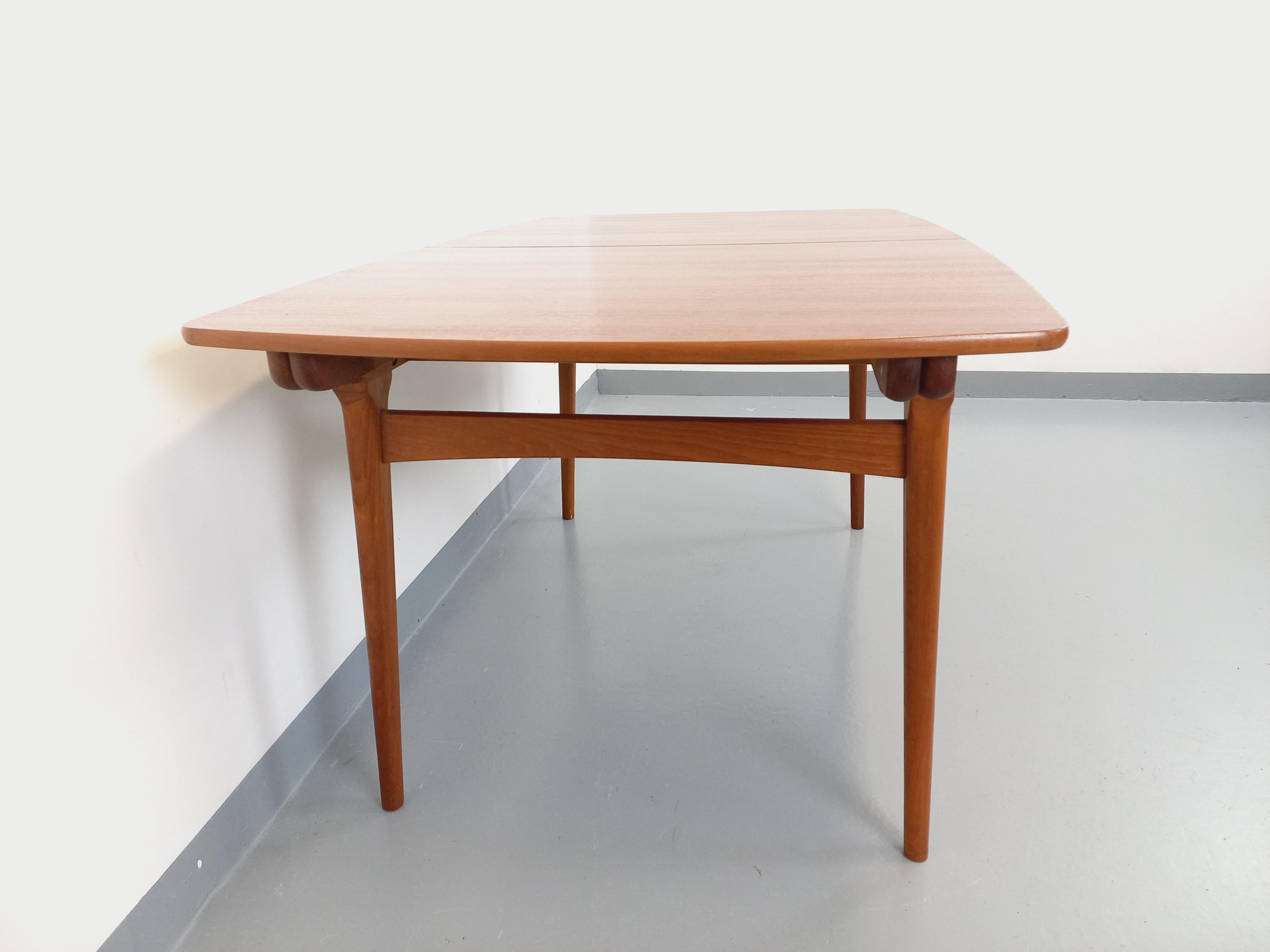Milieu du XXe siècle Table à manger style scandinave vintage des années 50 60 en teck avec rallonges