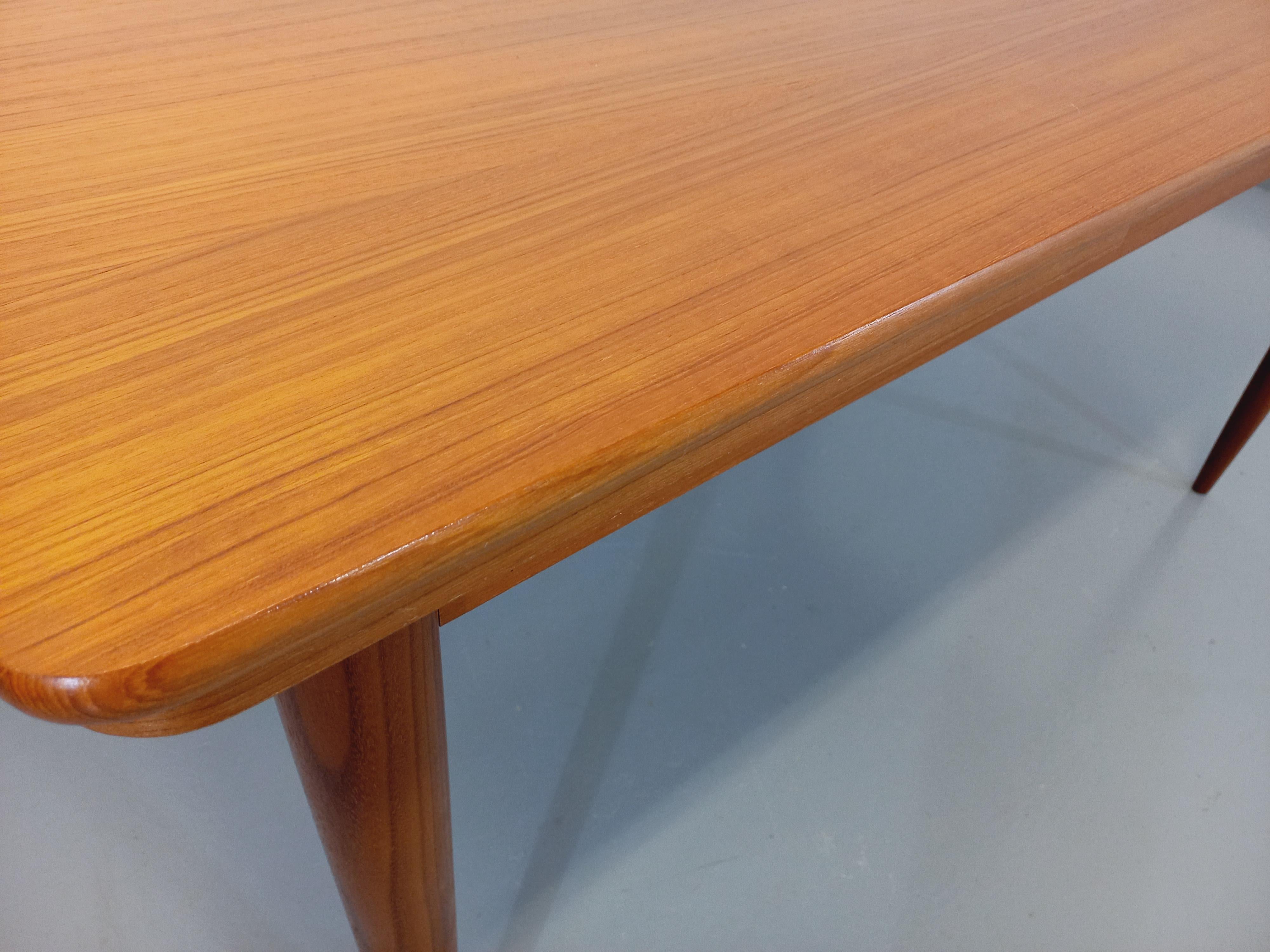 Table à manger style scandinave vintage des années 50 60 en teck avec rallonges 1