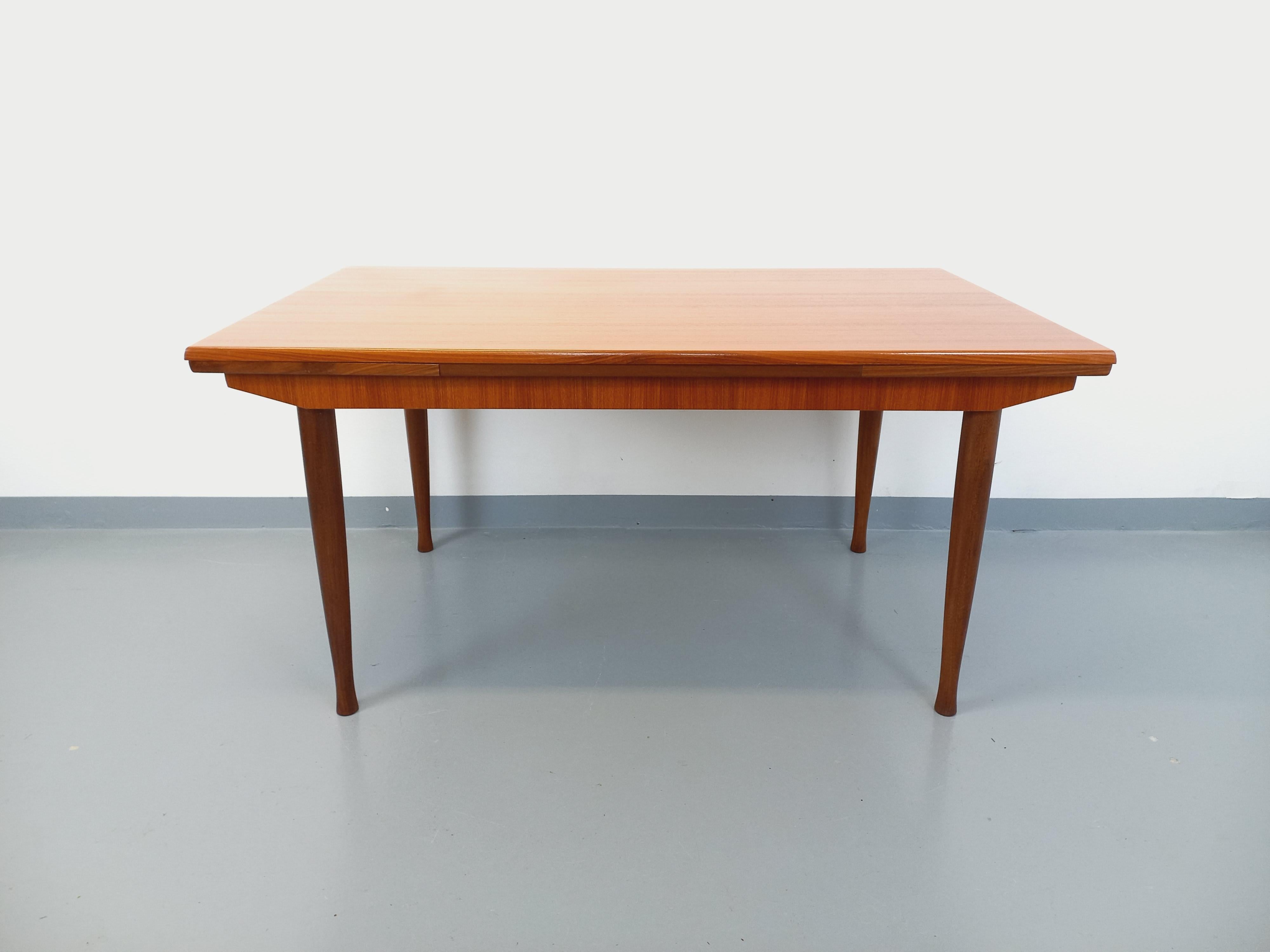 Table à manger style scandinave vintage des années 50 60 en teck avec rallonges en vente 2