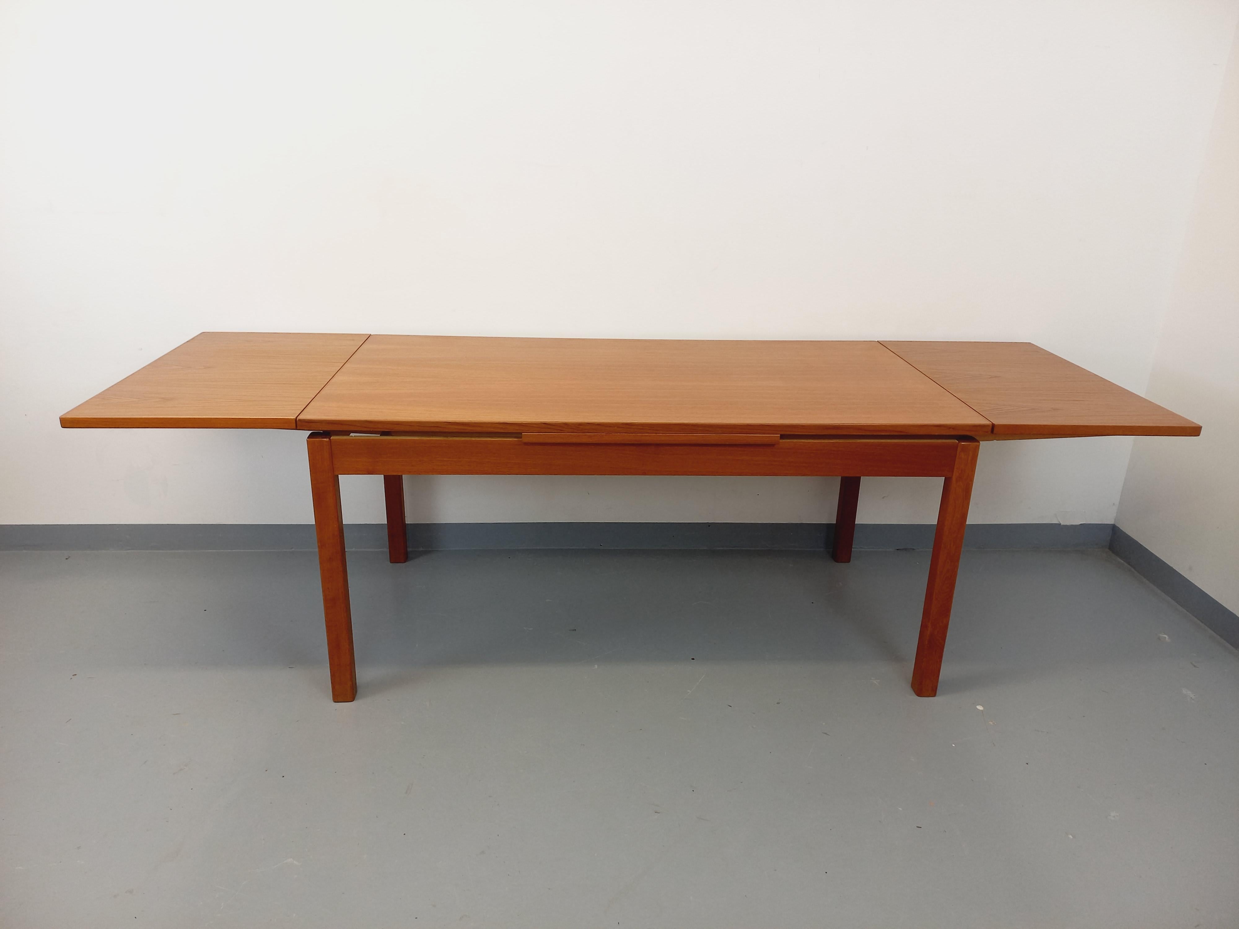 Table à manger style scandinave vintage des années 60 en teck avec rallonges en vente 5