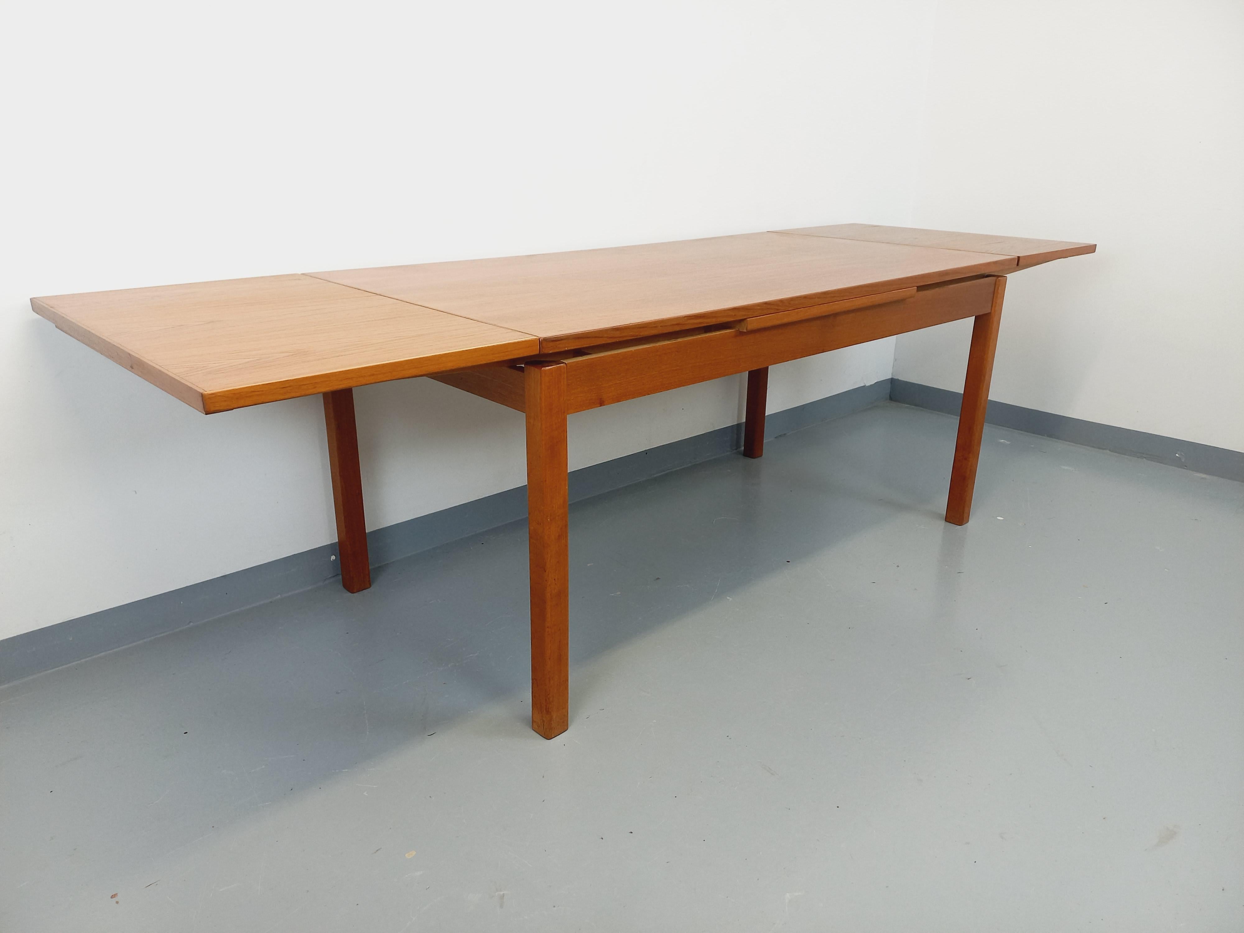 Table à manger style scandinave vintage des années 60 en teck avec rallonges en vente 6
