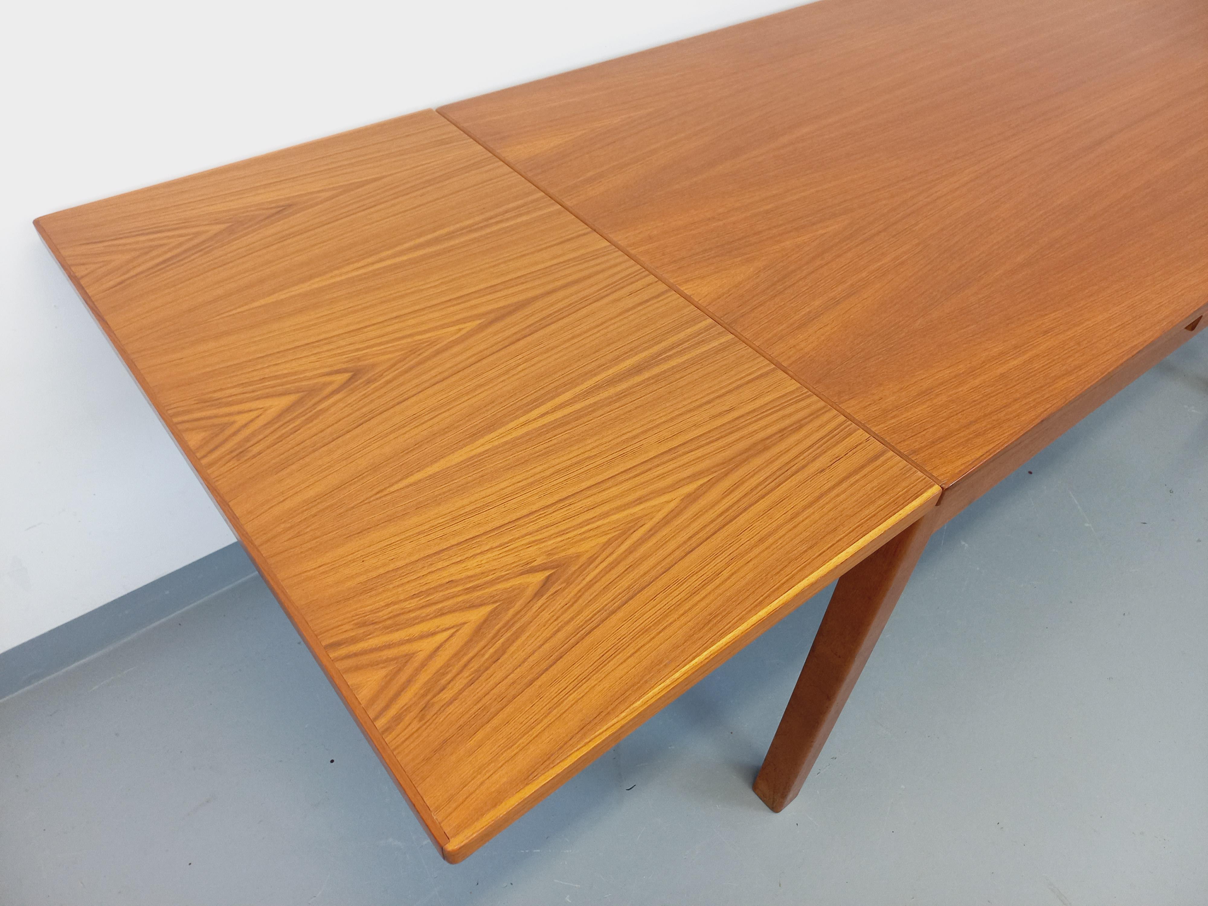 Table à manger style scandinave vintage des années 60 en teck avec rallonges en vente 7