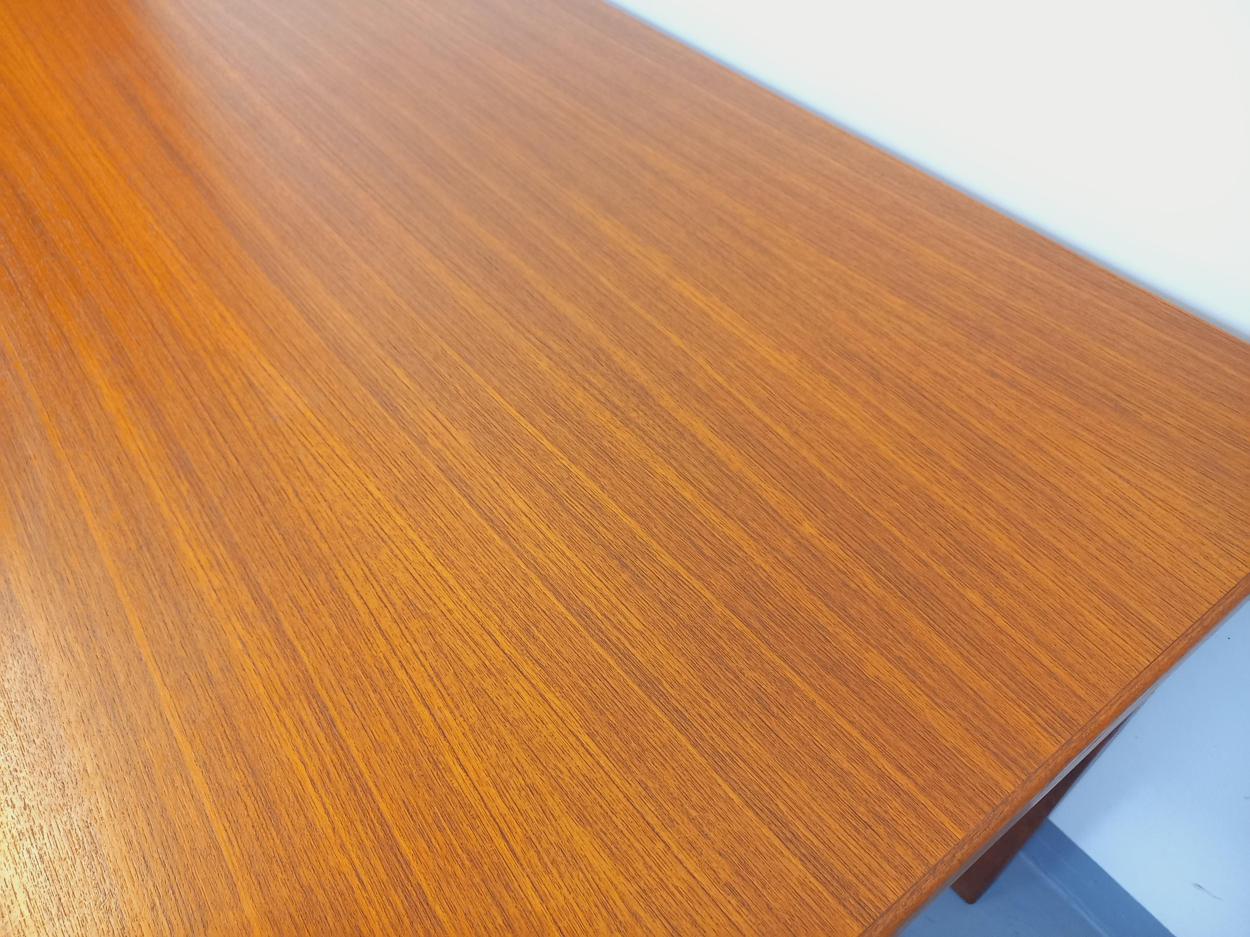 Table à manger style scandinave vintage des années 60 en teck avec rallonges en vente 2