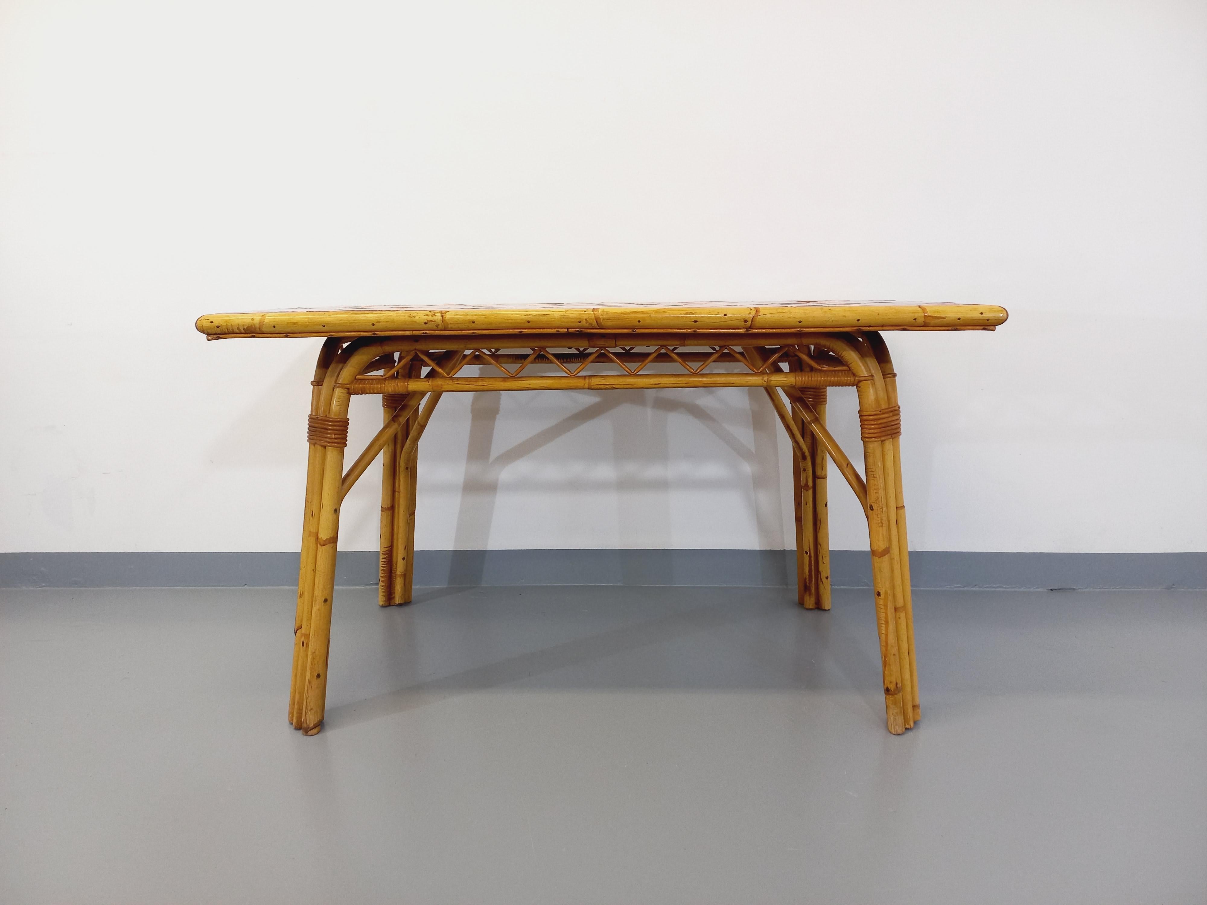 Table à manger vintage Audoux Minet en rotin et céramique de Vallauris en vente 4