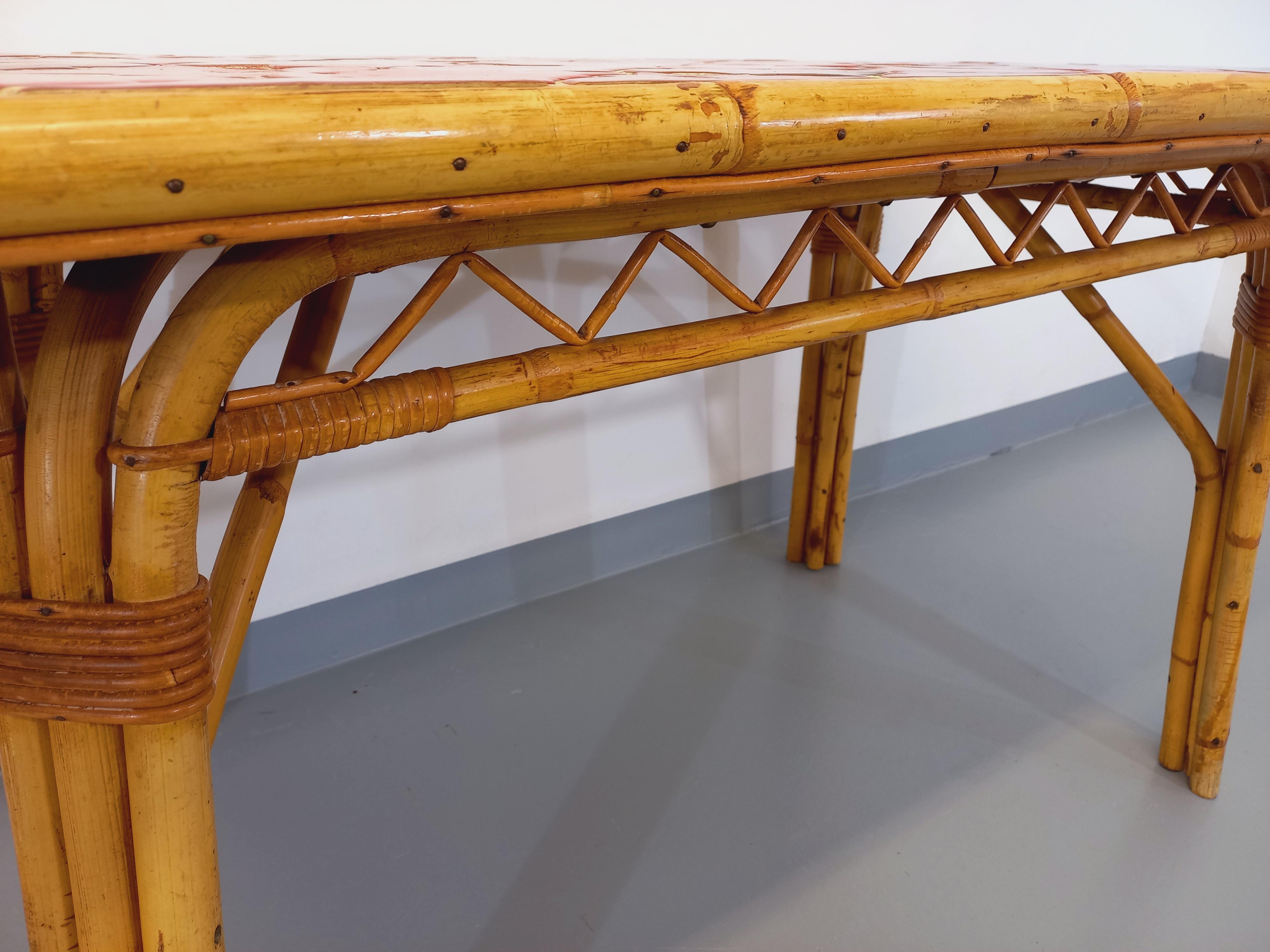 Table à manger vintage Audoux Minet en rotin et céramique de Vallauris Bon état - En vente à BESANÇON, FR