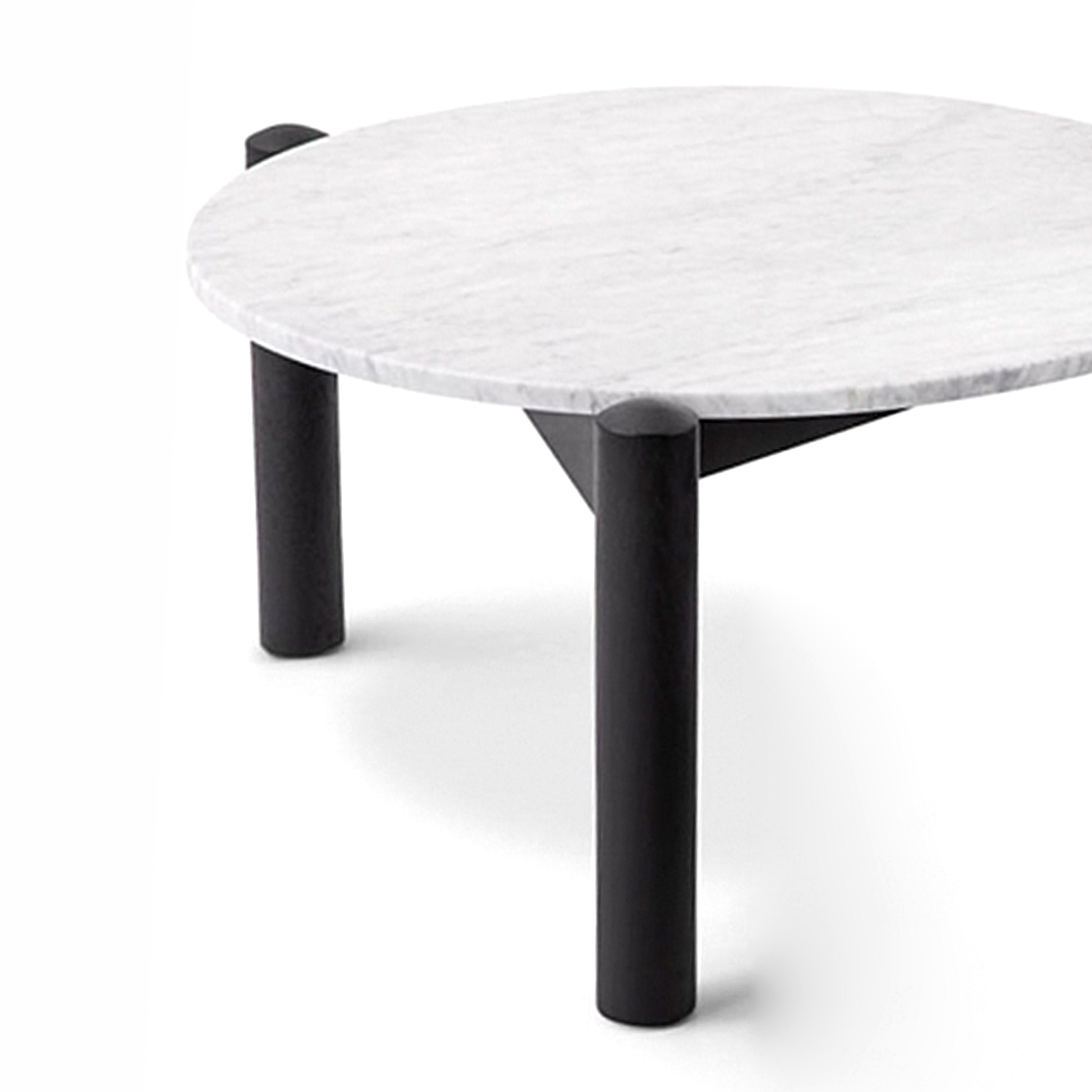 Table conçue par Charlotte Perriand en 1937. Relancé en 2019.
Fabriqué par Cassina en Italie.

Le premier modèle de cette table basse au design historique a été réalisé en 1937 pour l'atelier de Charlotte Perriand à Montparnasse.

Le premier