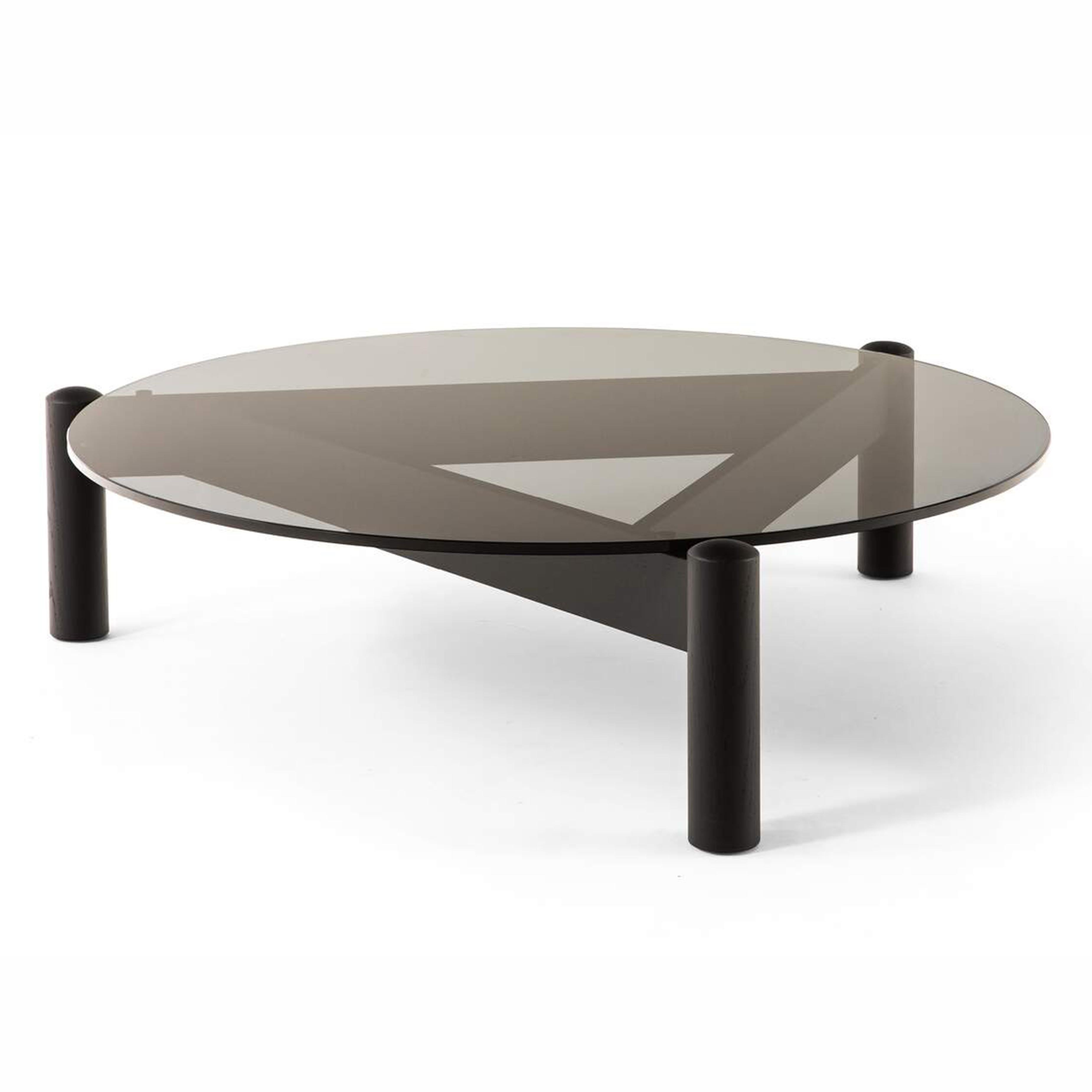 Table designed by Charlotte Perriand in 1937. Relaunched in 2019.
Manufactured by Cassina in Italy.

The first model of this historic design low table was crafted in 1937 for Charlotte Perriand’s studio in Montparnasse.

The first example of