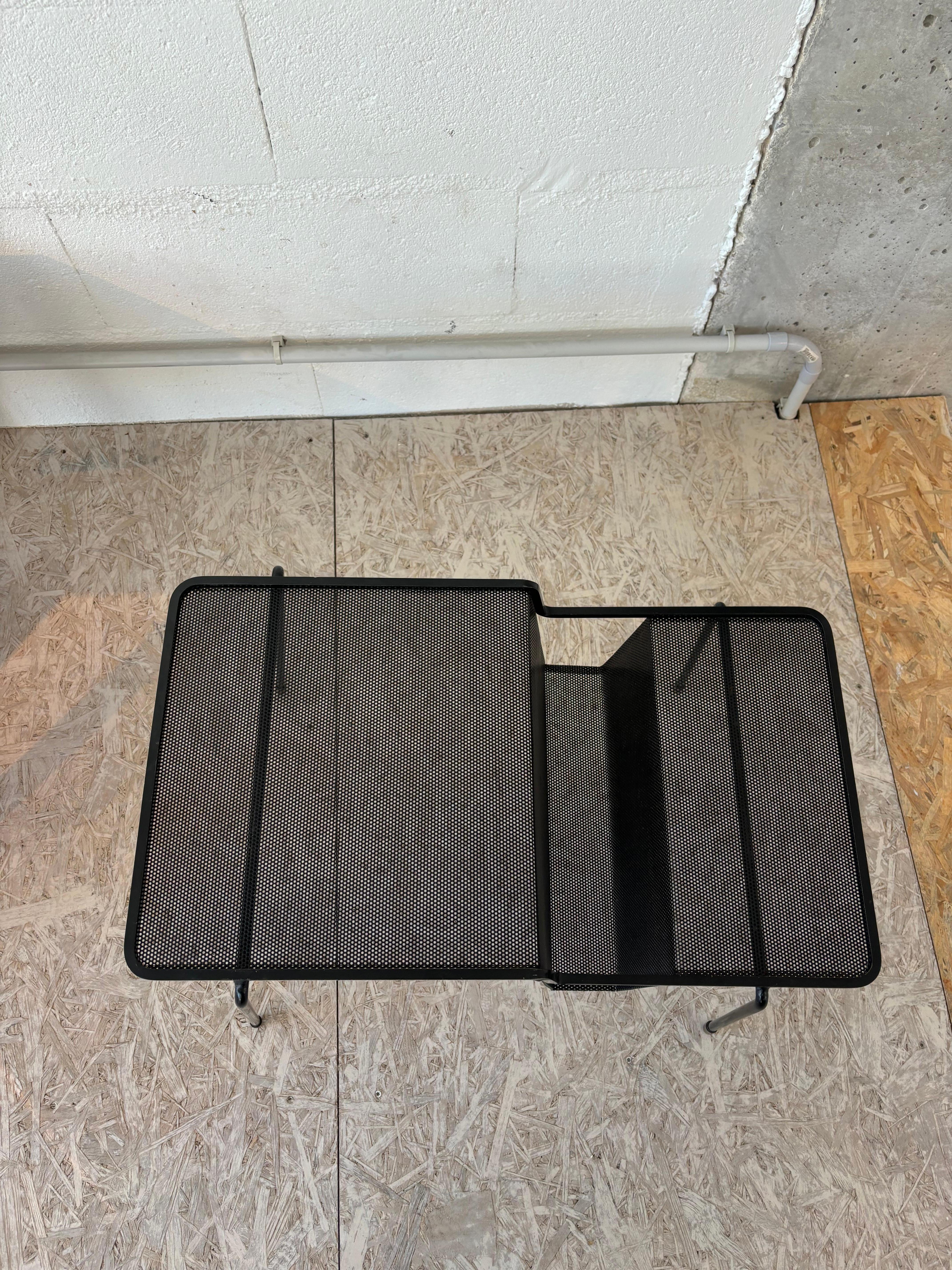 Table à porte revue dite java par Mathieu Matégot in vendita 4