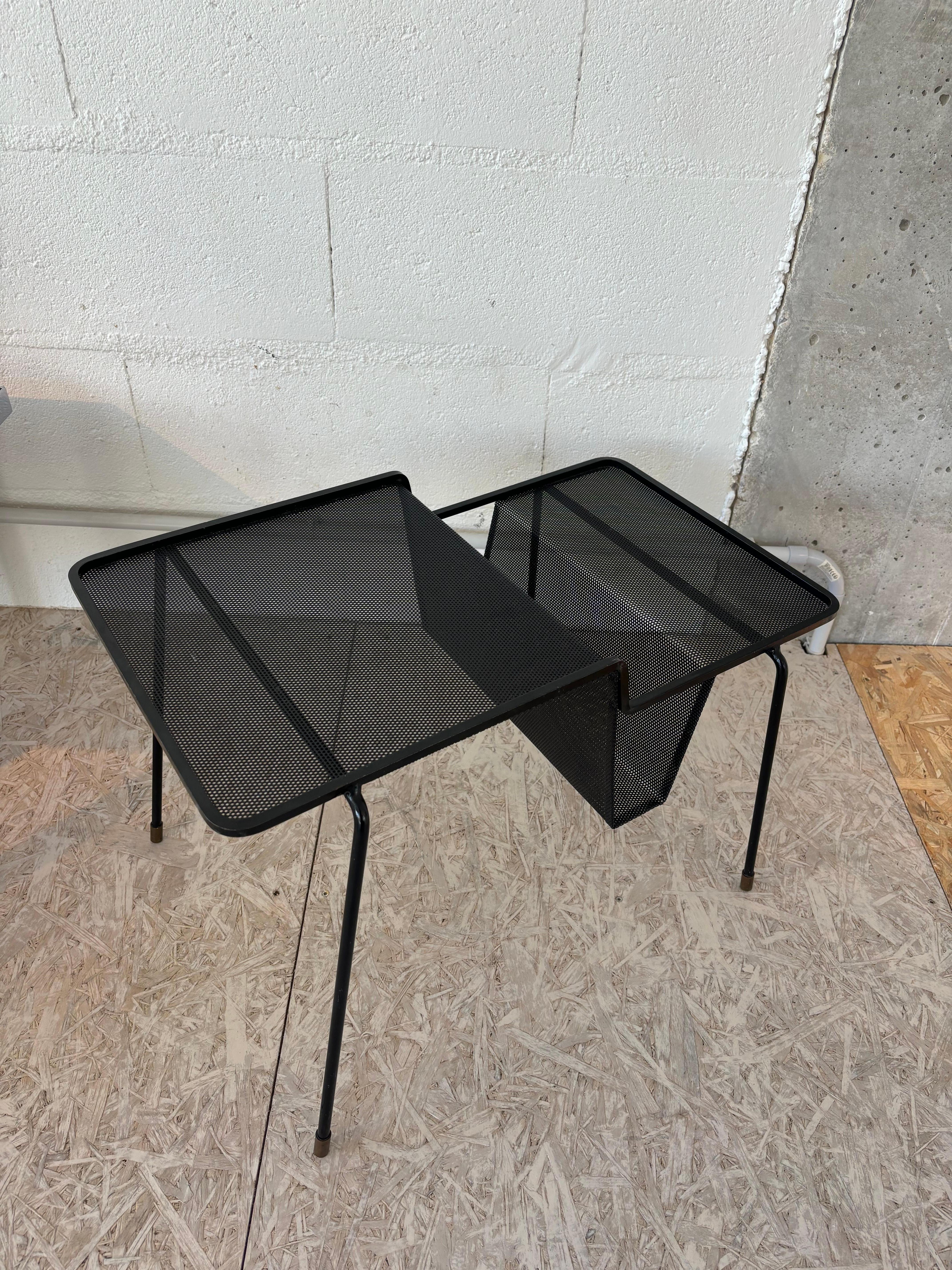 Table à porte revue dite java par Mathieu Matégot In condizioni buone in vendita a SAINT-OUEN-SUR-SEINE, FR