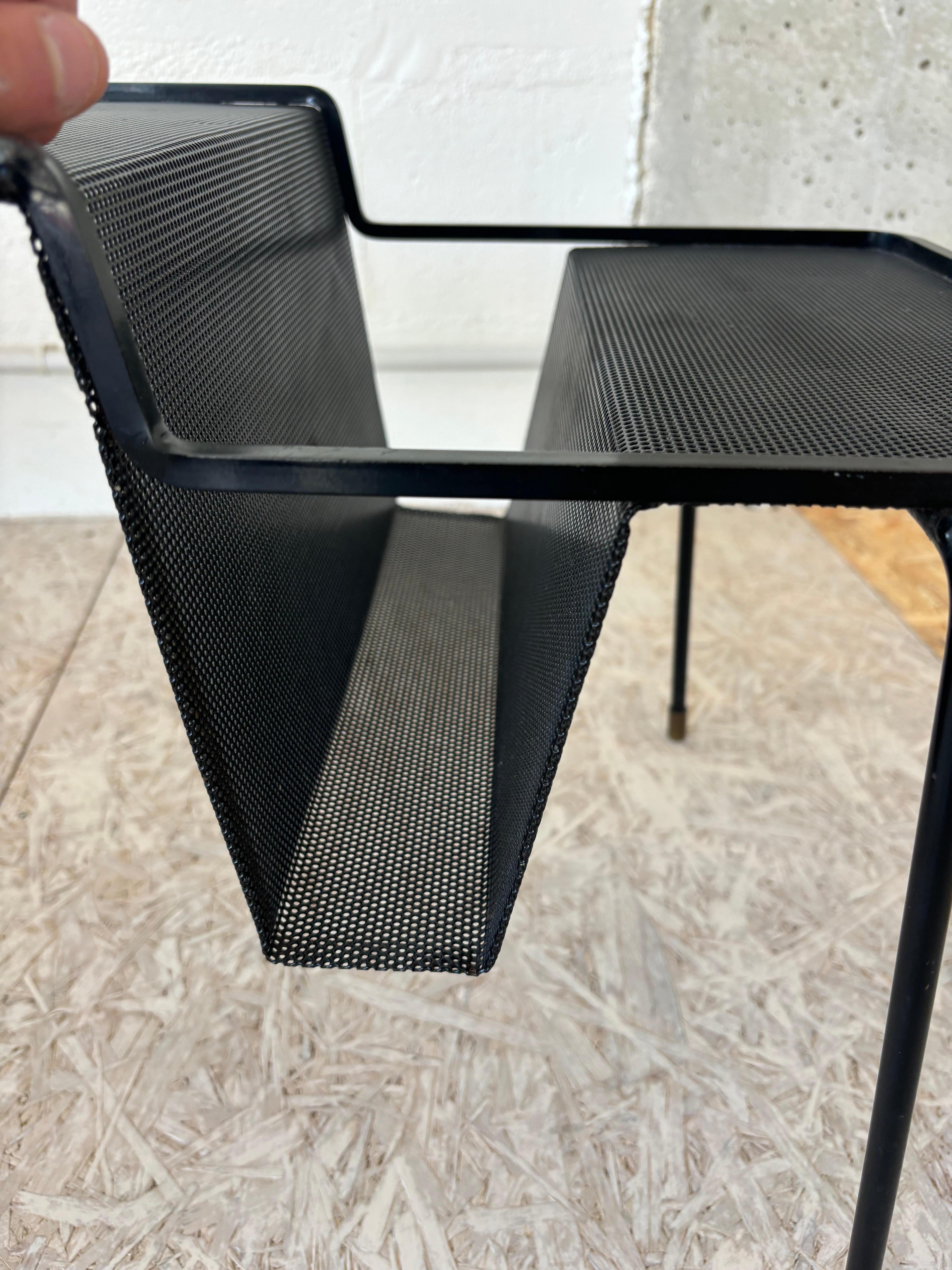 Table à porte revue dite java par Mathieu Matégot in vendita 1