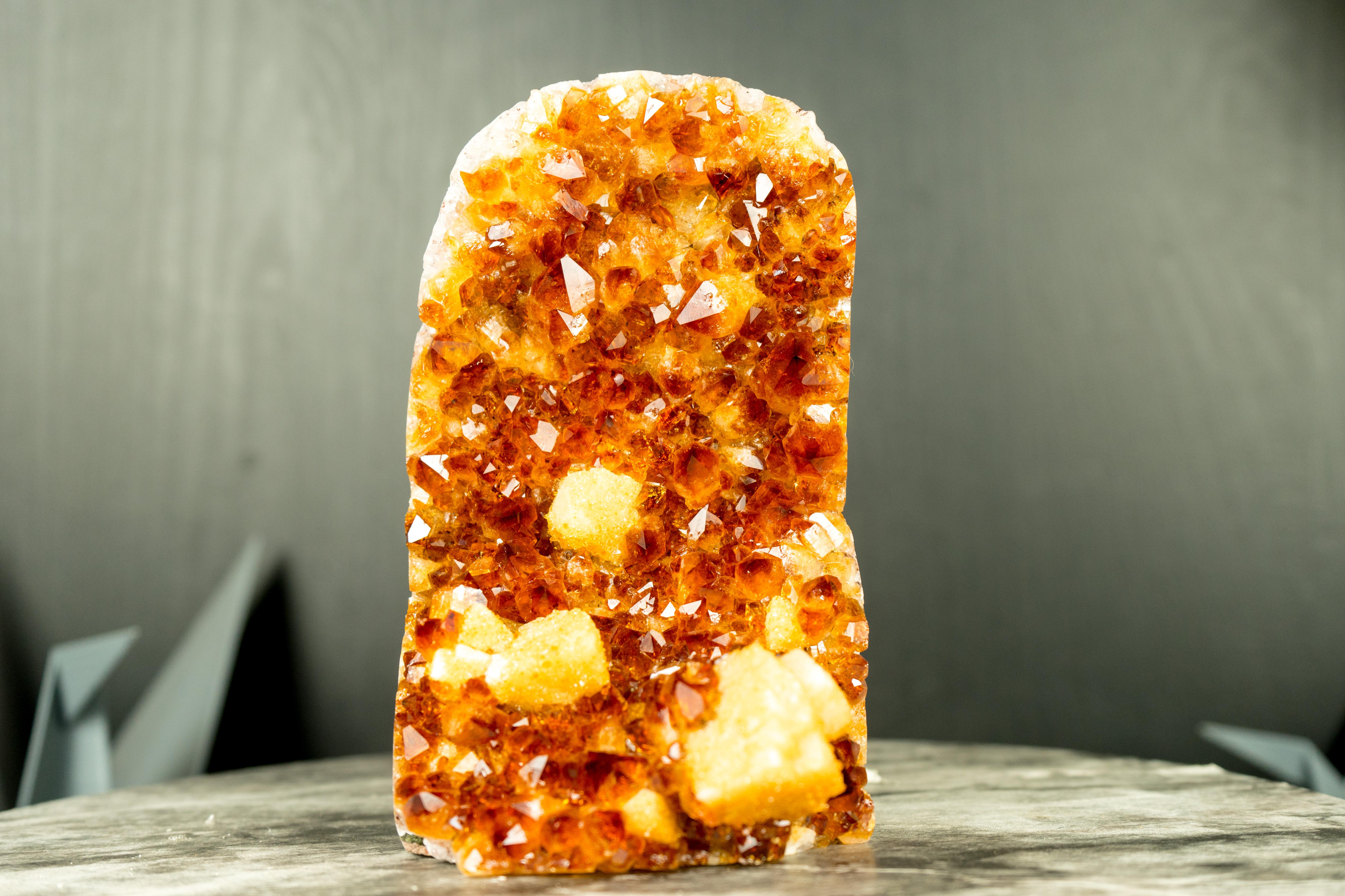 Table Accent Citrine Cluster with Madeira Citrine Druzy and Calcite In New Condition For Sale In Ametista Do Sul, BR
