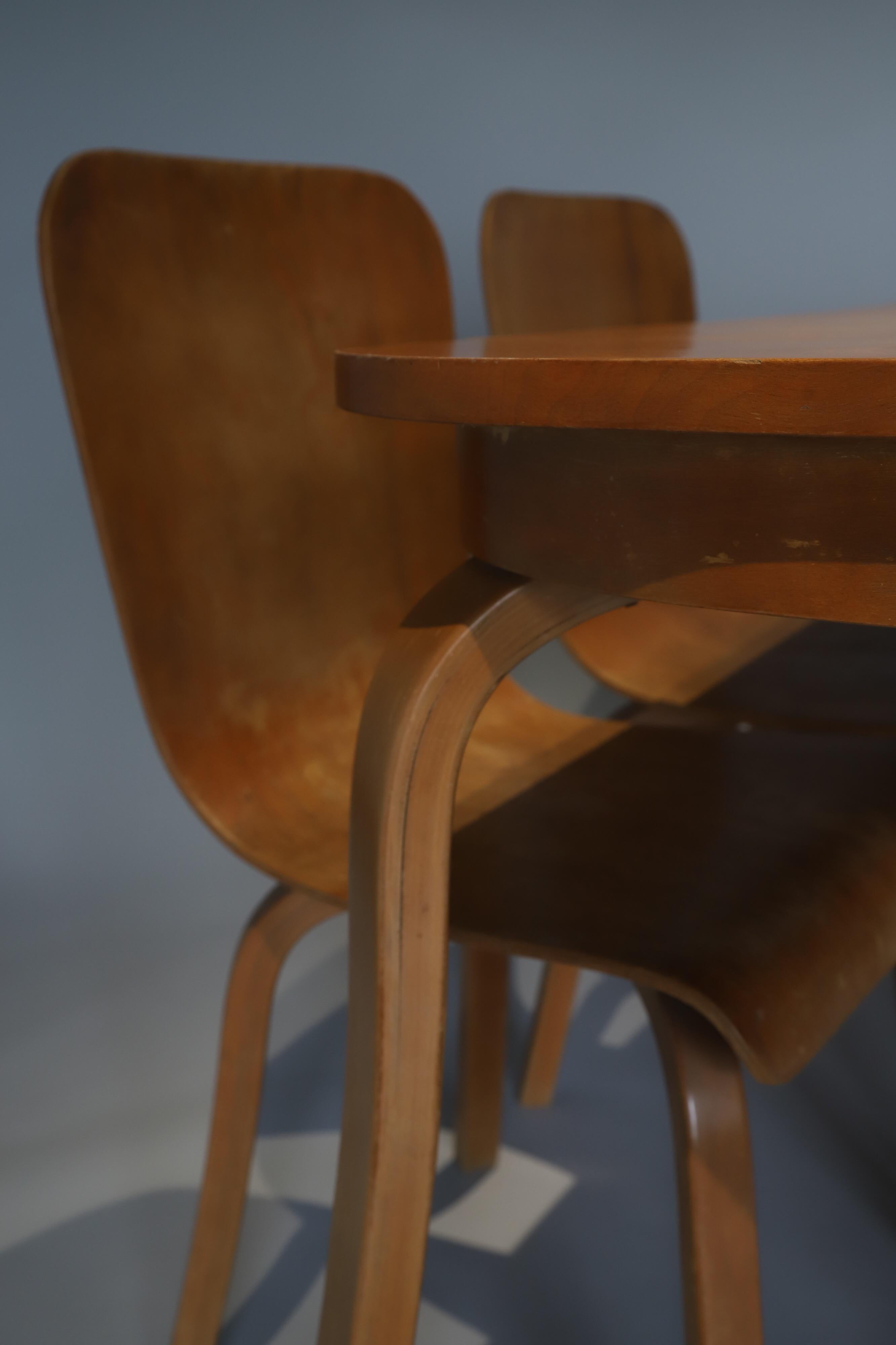 Table and Chairs by Waclaw Czerwinski and Hilary Stylolt In Fair Condition In Oklahoma City, OK