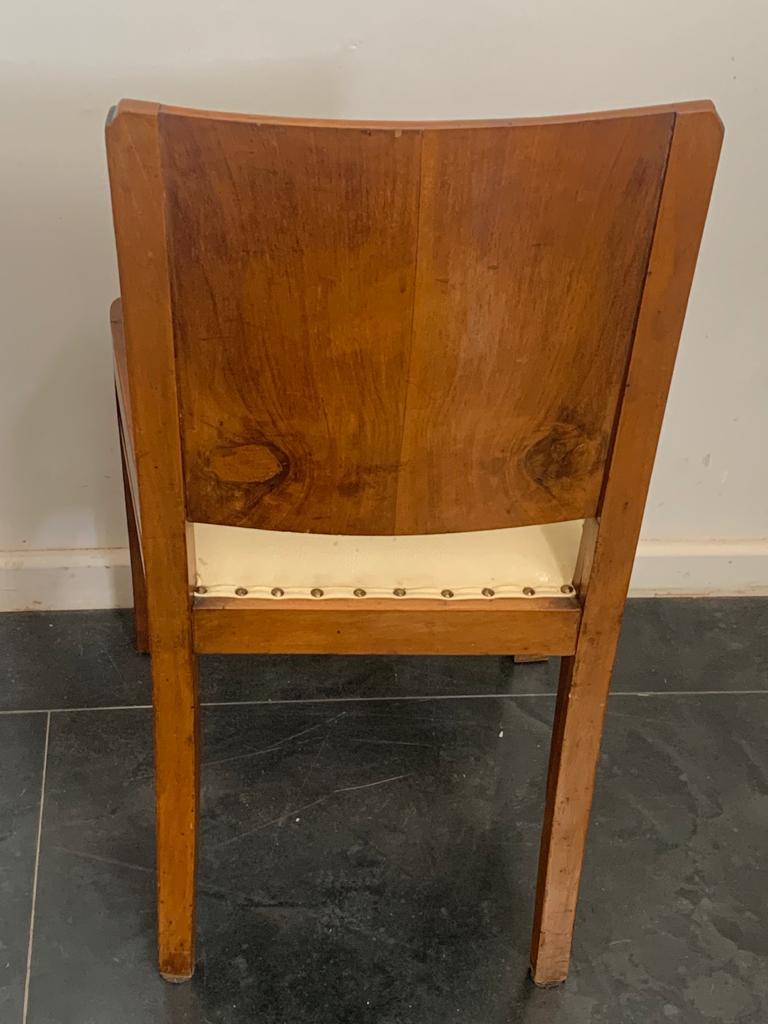Tisch und Stühle in Nussbaum und Nussbaum-Federledersitz, 1930er Jahre, 5er-Set im Angebot 3