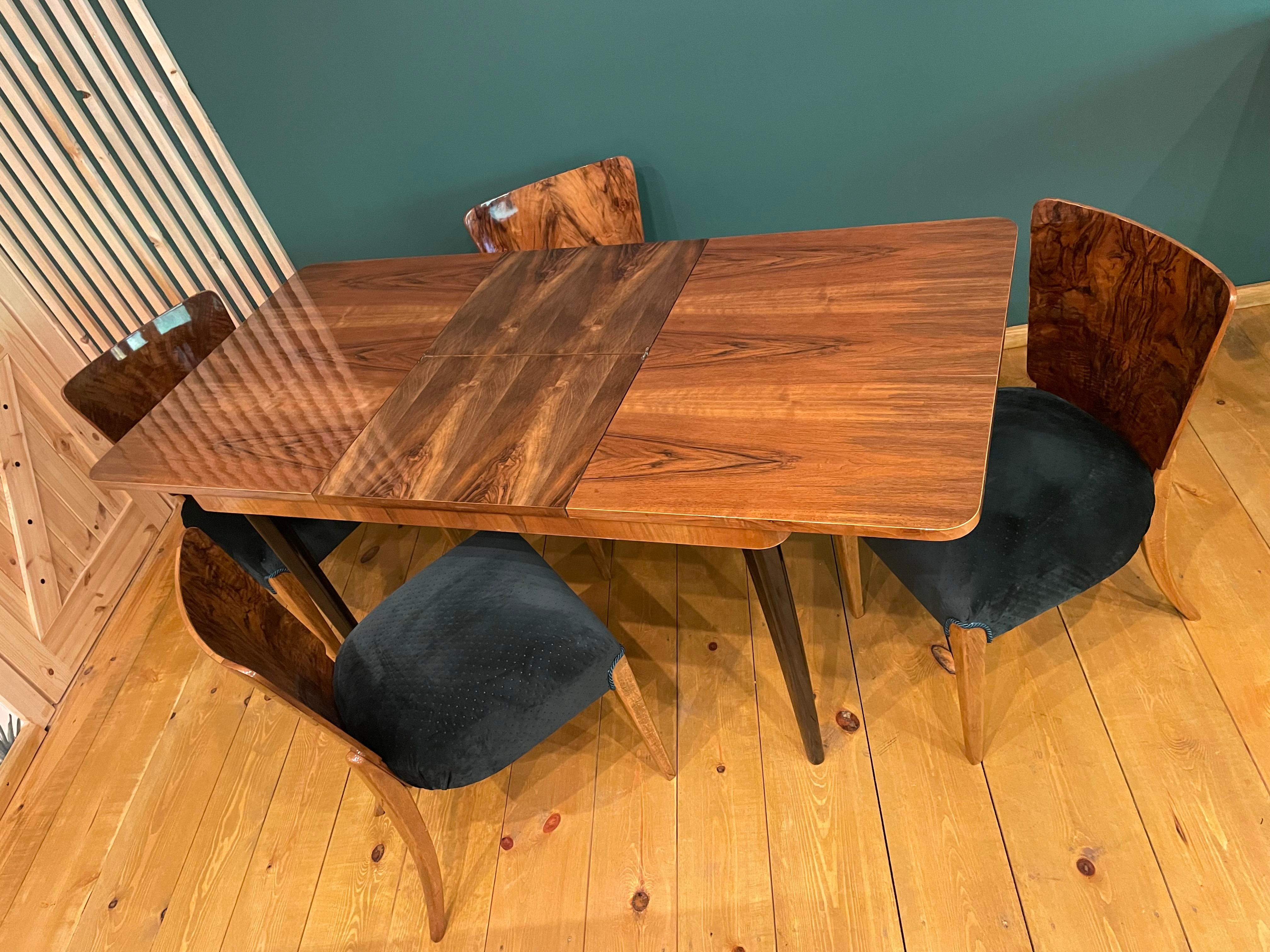 Tavolo e quattro sedie Art Deco di J. Halabala in vendita 3
