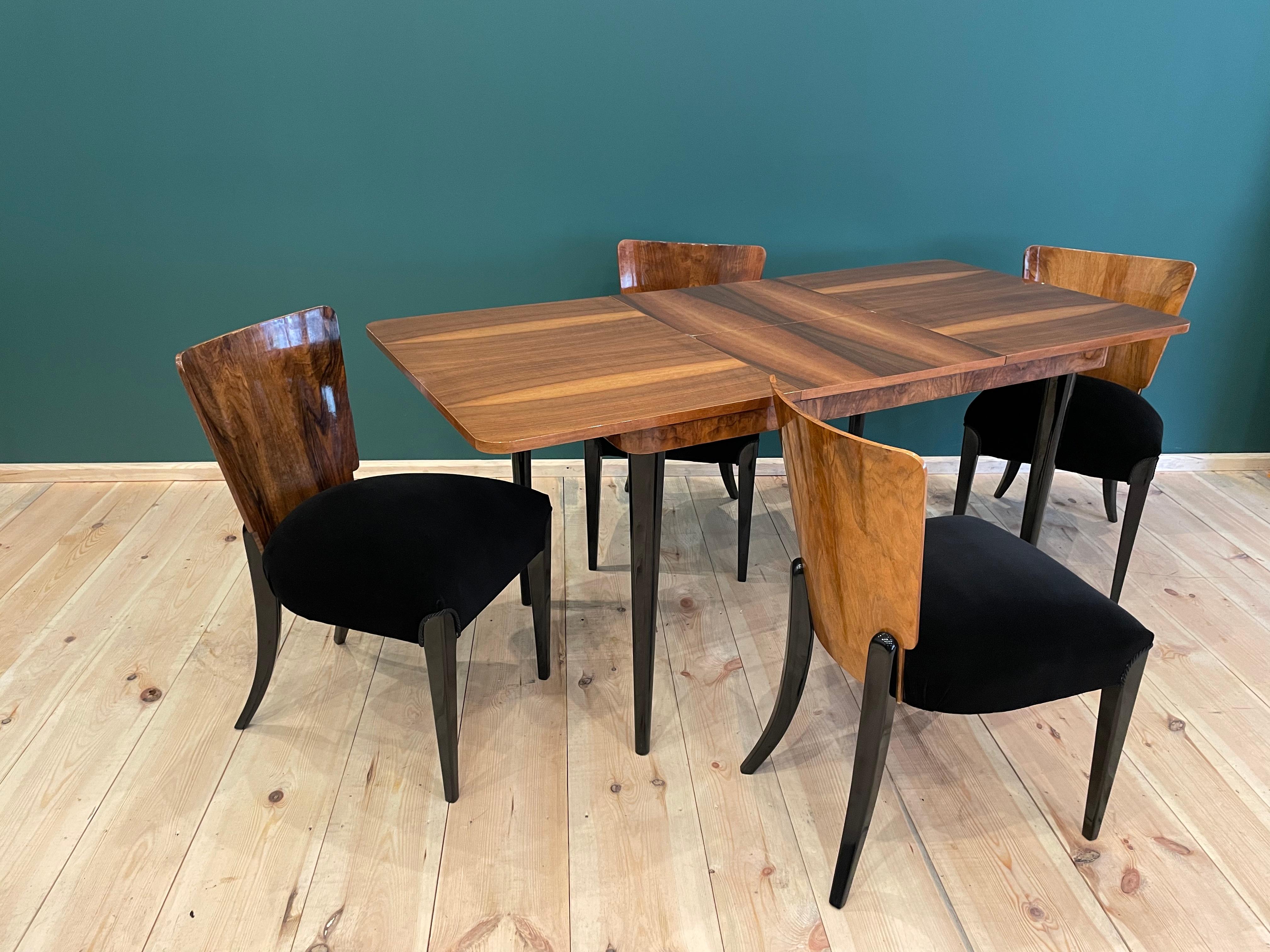 Tisch und vier Art-Déco-Stühle von J. Halabala im Angebot 4