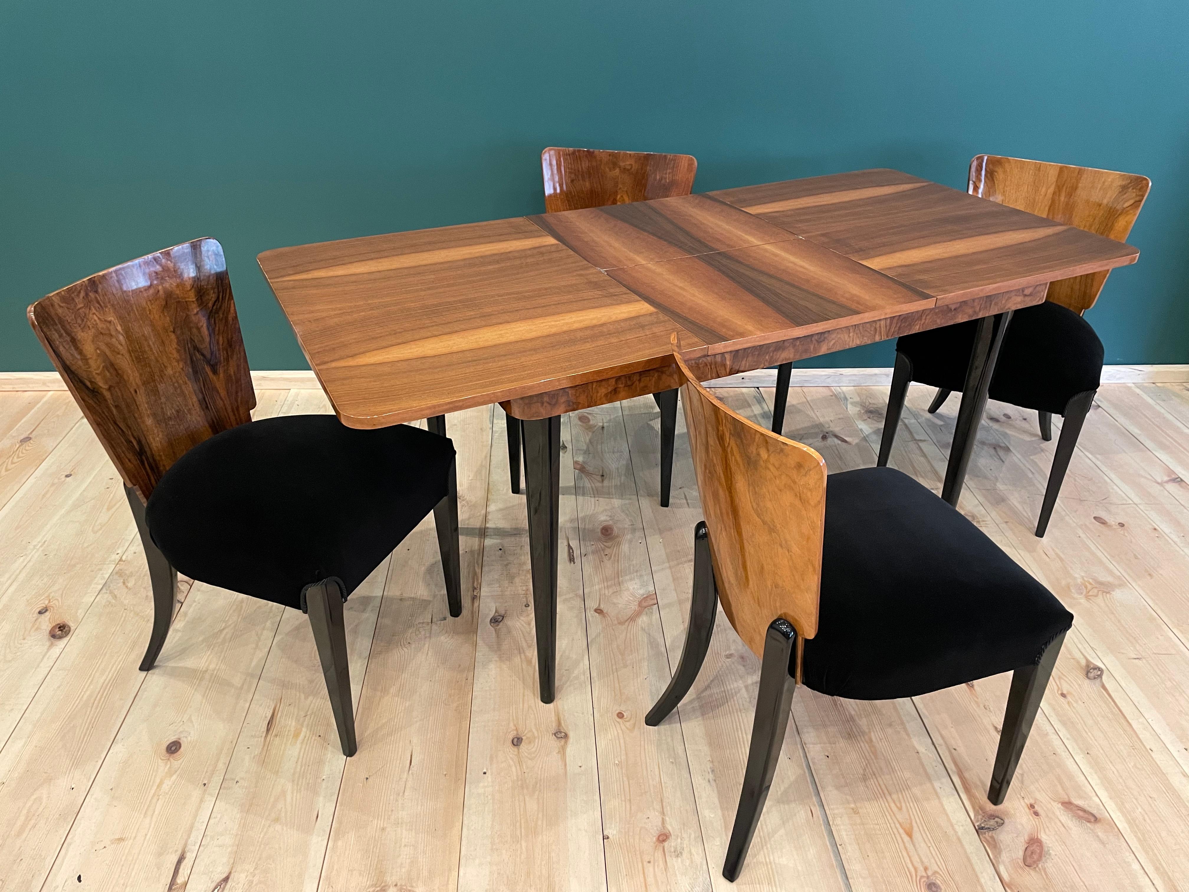 Tisch und vier Art-Déco-Stühle von J. Halabala im Angebot 5