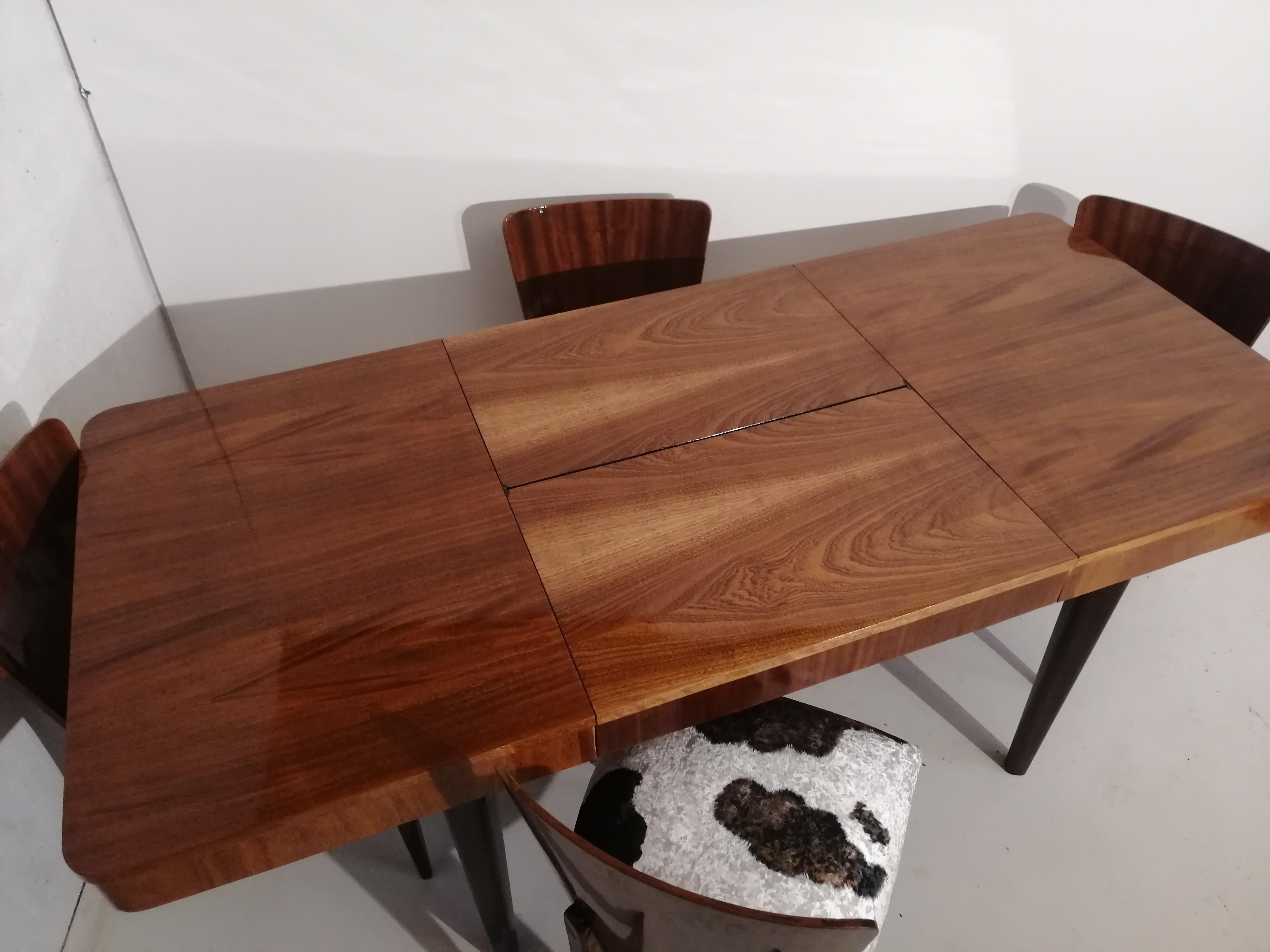 Tisch und vier Art-Déco-Stühle von J. Halabala im Angebot 8