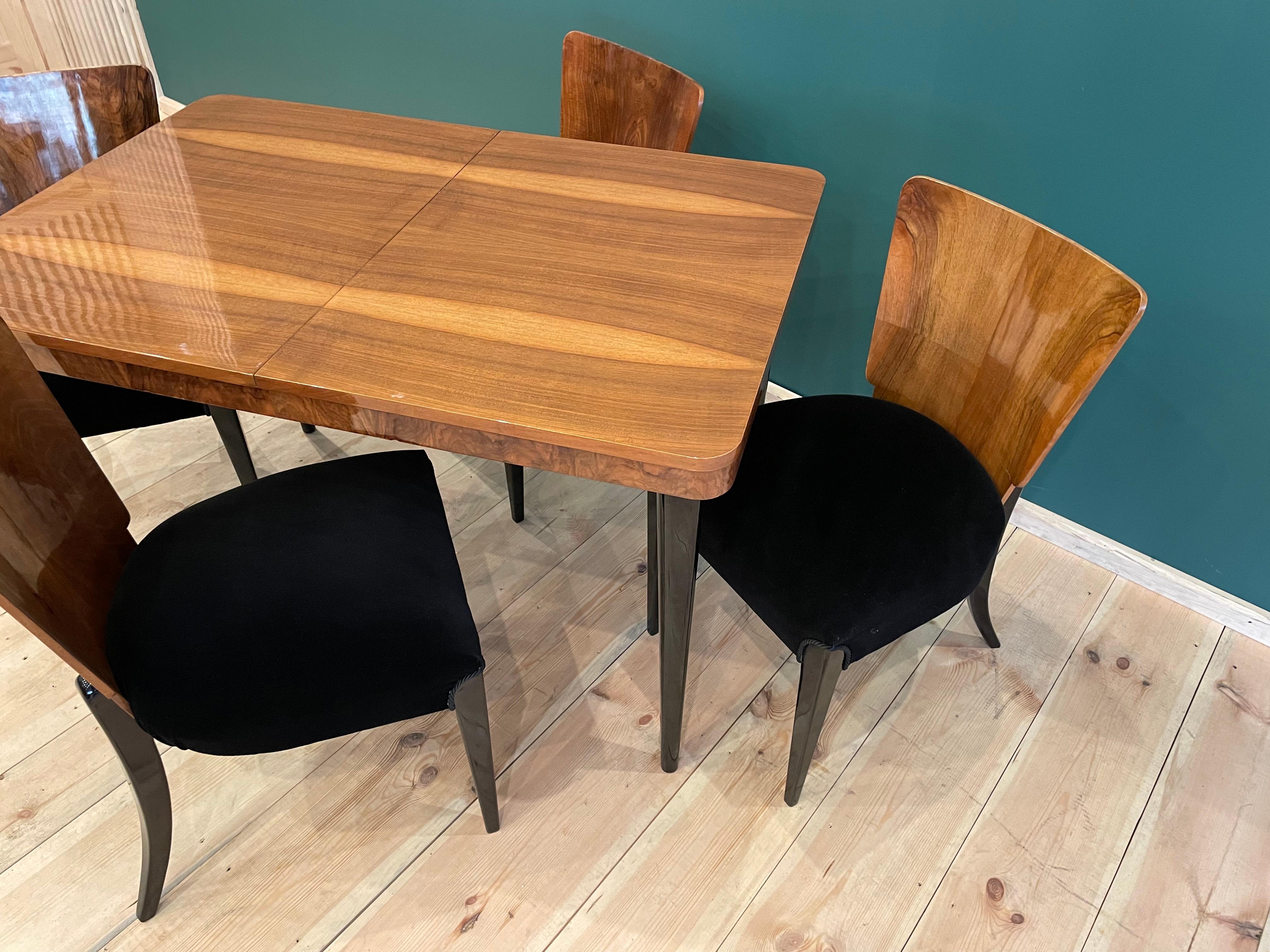 Tisch und vier Art-Déco-Stühle von J. Halabala im Zustand „Gut“ im Angebot in Kraków, Małopolska