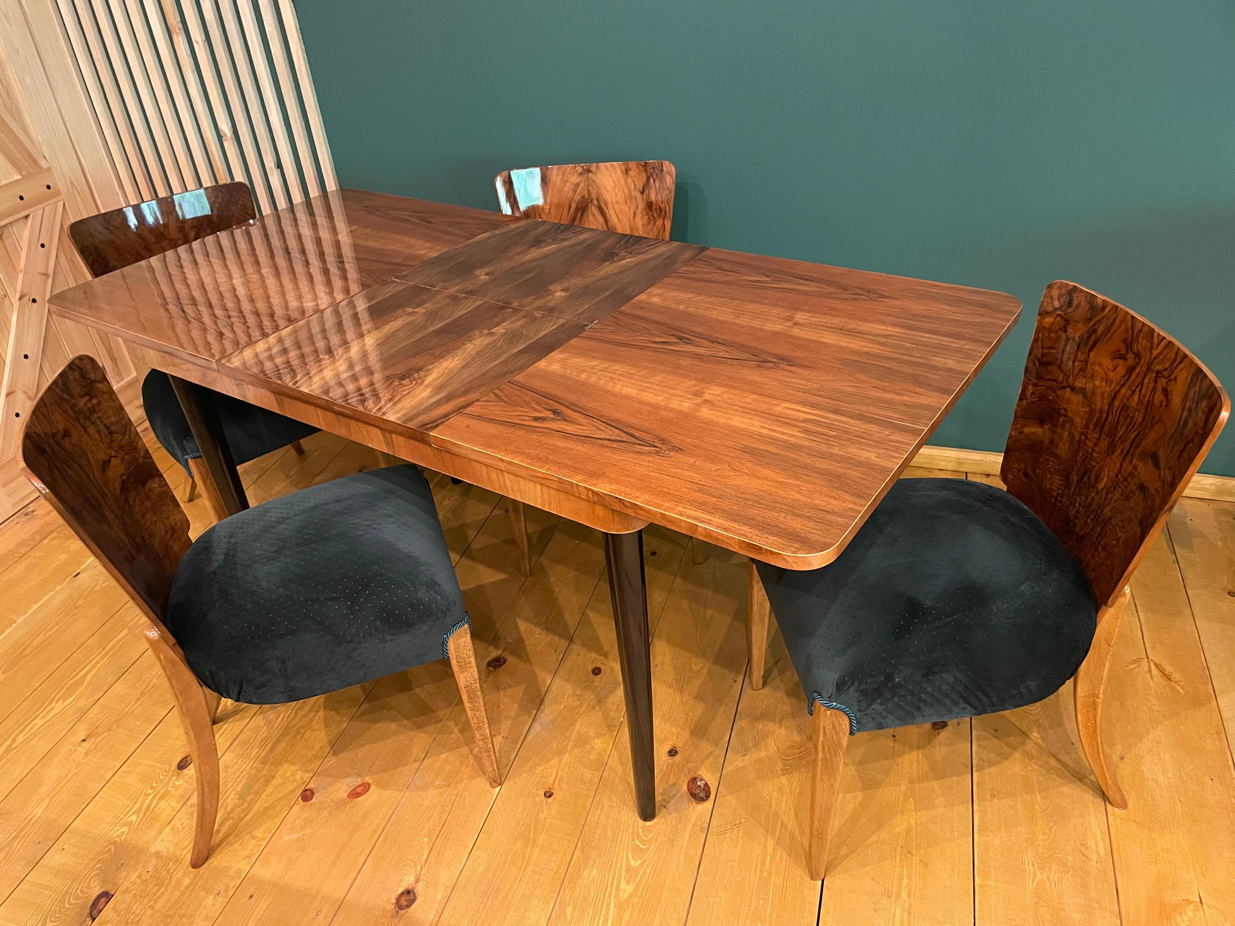 Tavolo e quattro sedie Art Deco di J. Halabala in vendita 1
