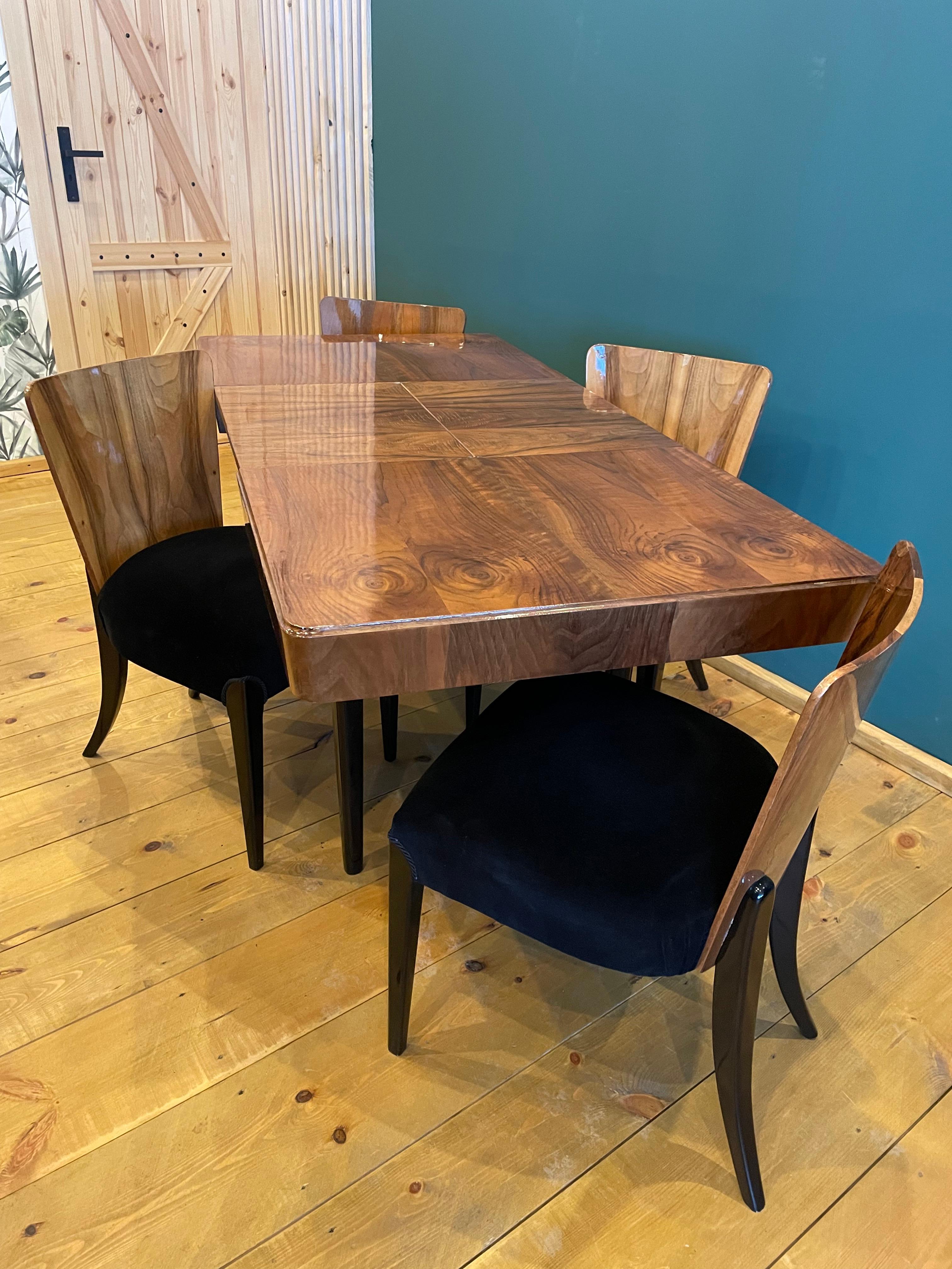 Tisch und vier Art-Déco-Stühle von J. Halabala im Angebot 2