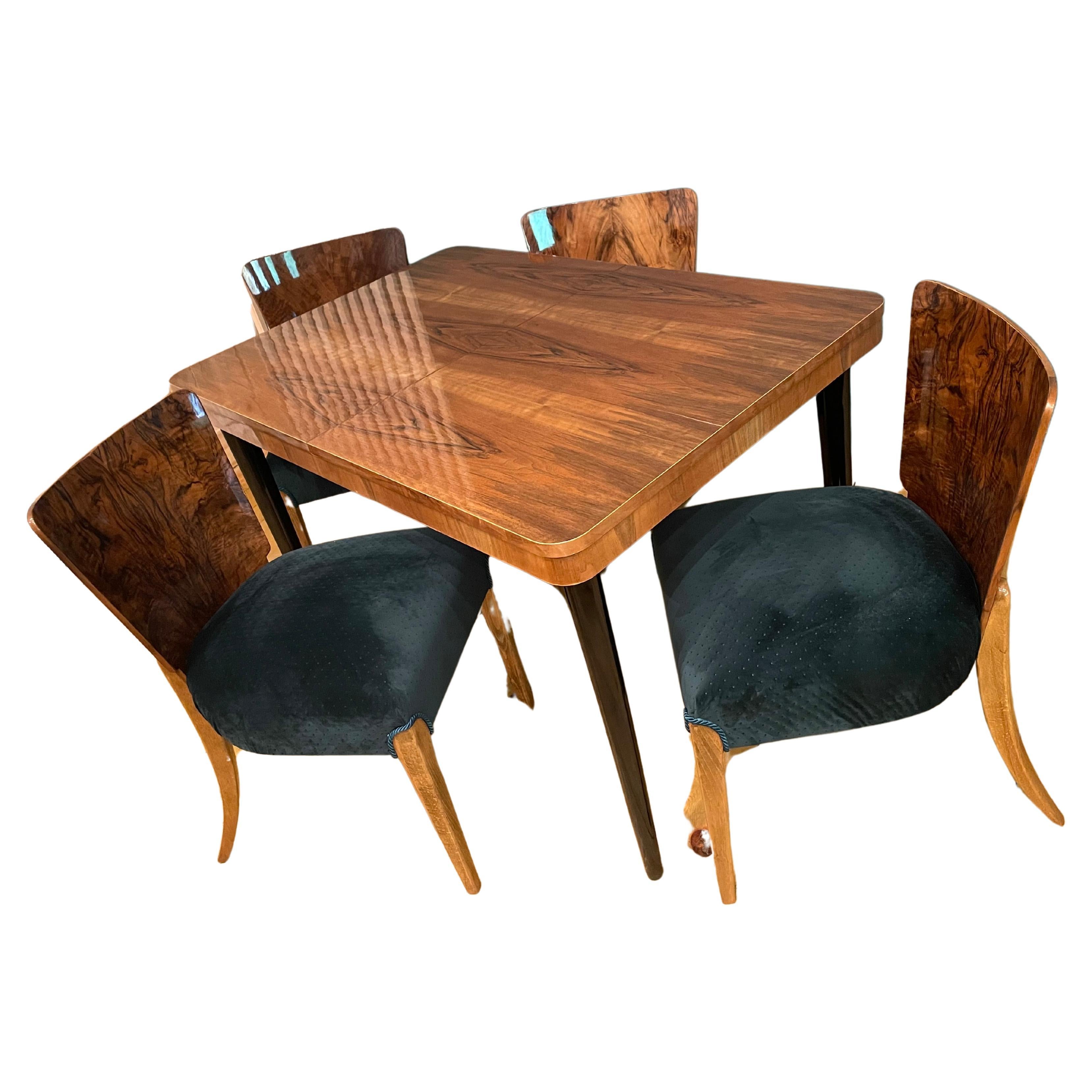 Tavolo e quattro sedie Art Deco di J. Halabala in vendita