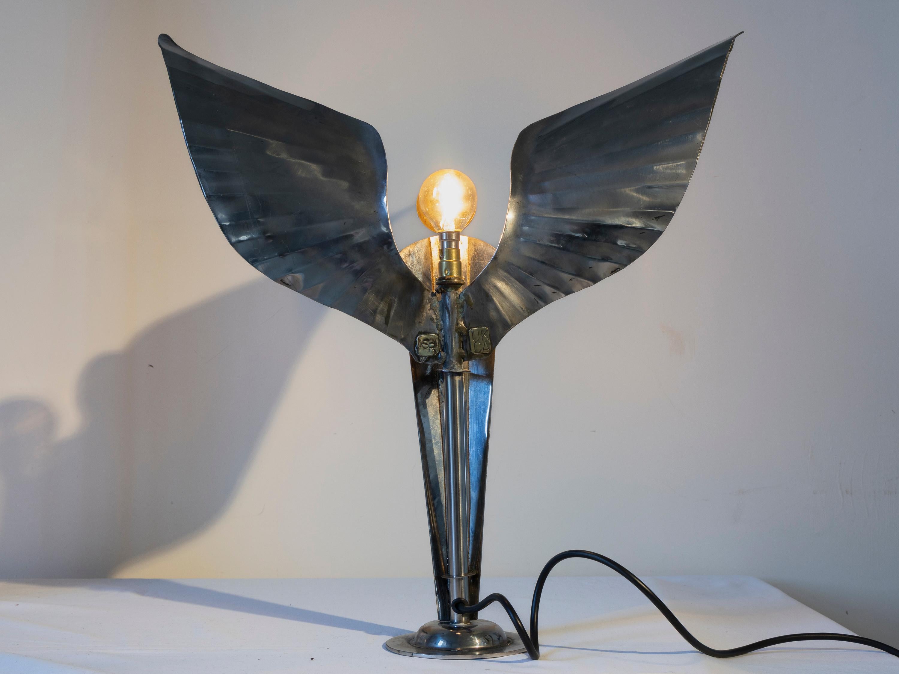 Table Angel By Sam Rush Lámpara de sobremesa de acero inoxidable y latón inspirada en los años 30 en venta 2