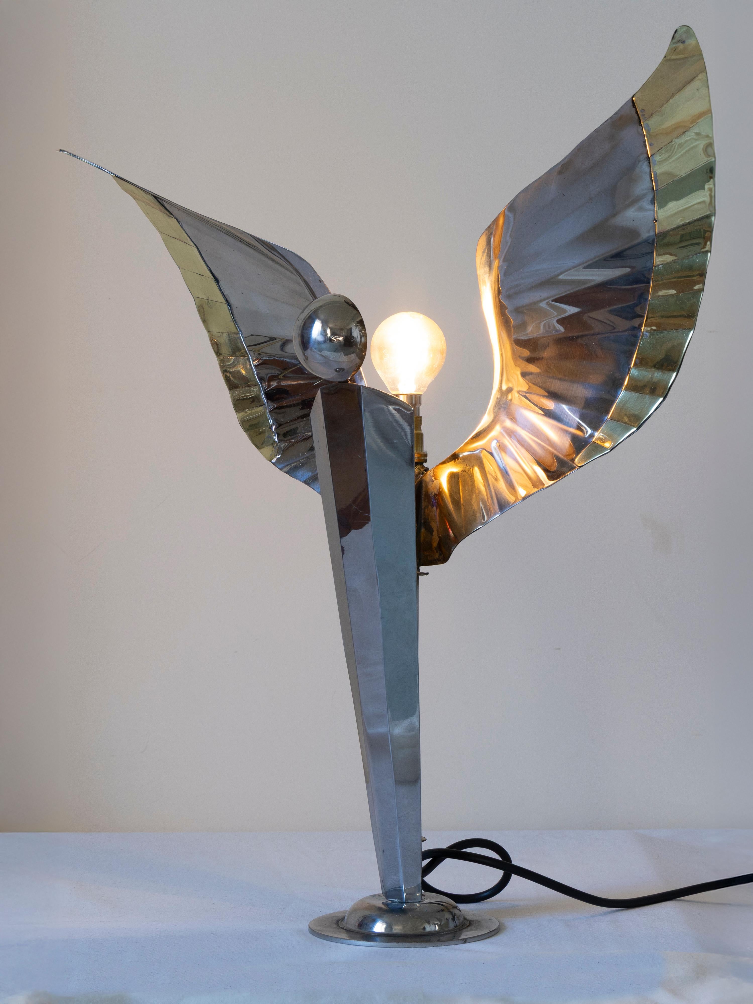 Table Angel By Sam Rush Lámpara de sobremesa de acero inoxidable y latón inspirada en los años 30 Siglo XXI y contemporáneo en venta