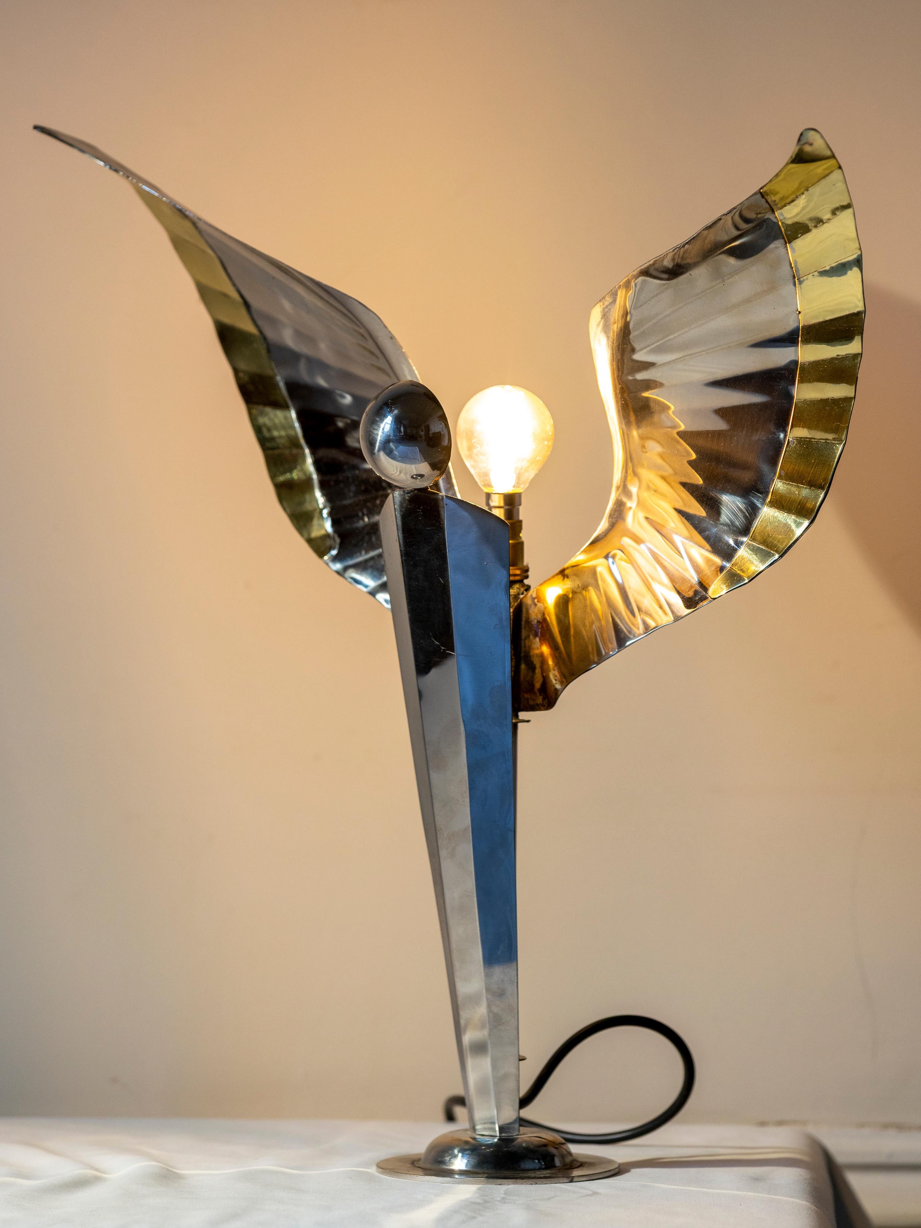 Table Angel By Sam Rush Lámpara de sobremesa de acero inoxidable y latón inspirada en los años 30 Latón en venta