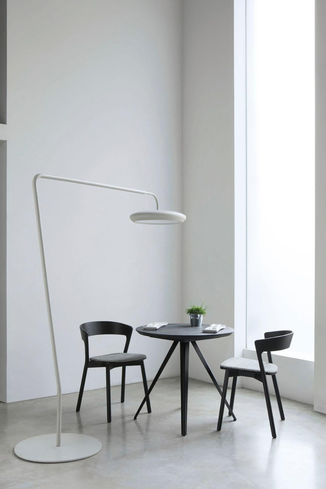Tischkunst, Aky Met, Metallsockel und Massivholz von Emilio Nanni (Skandinavische Moderne) im Angebot