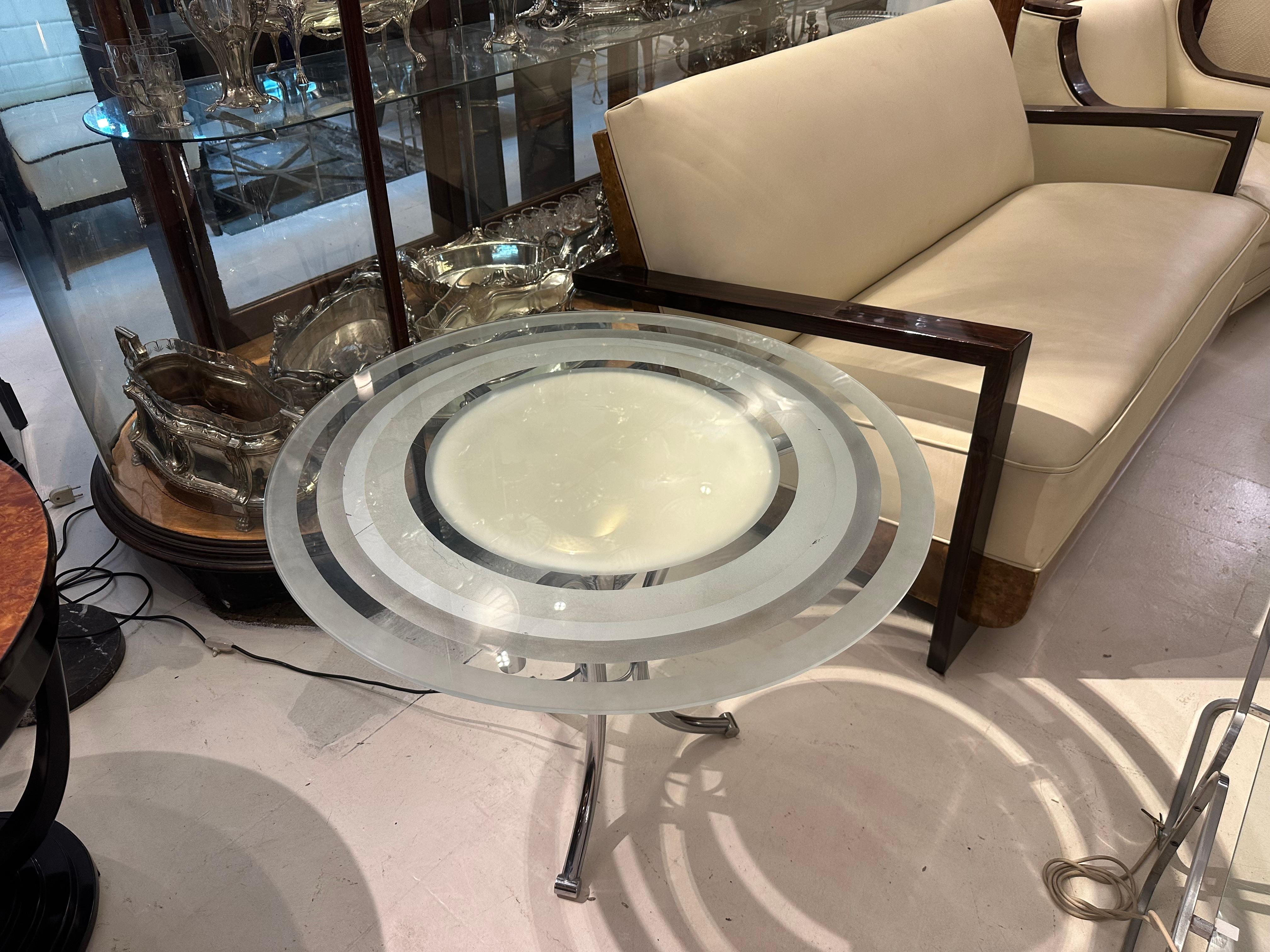 Material: cristal original y cromo 
Estilo: Art Deco
País: Francia
Si quieres vivir en los años dorados, éstas son las tablas que necesita tu proyecto.
Estamos especializados en la venta de Art Decó y Art Nouveau y estilos Vintage desde 1982. Si