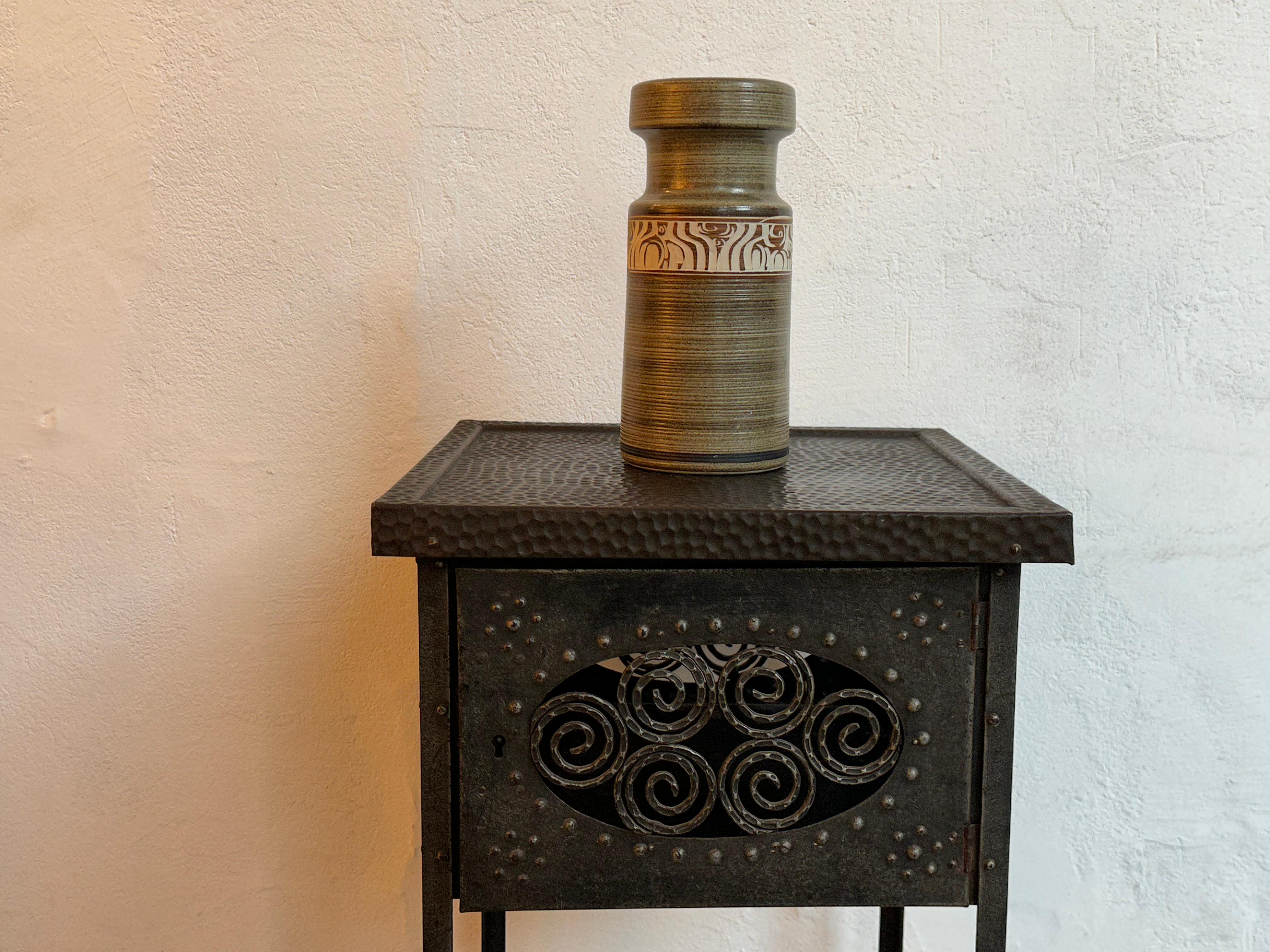 Table Arts and Crafts, 1870, Matériau : fer, anglais en vente 1
