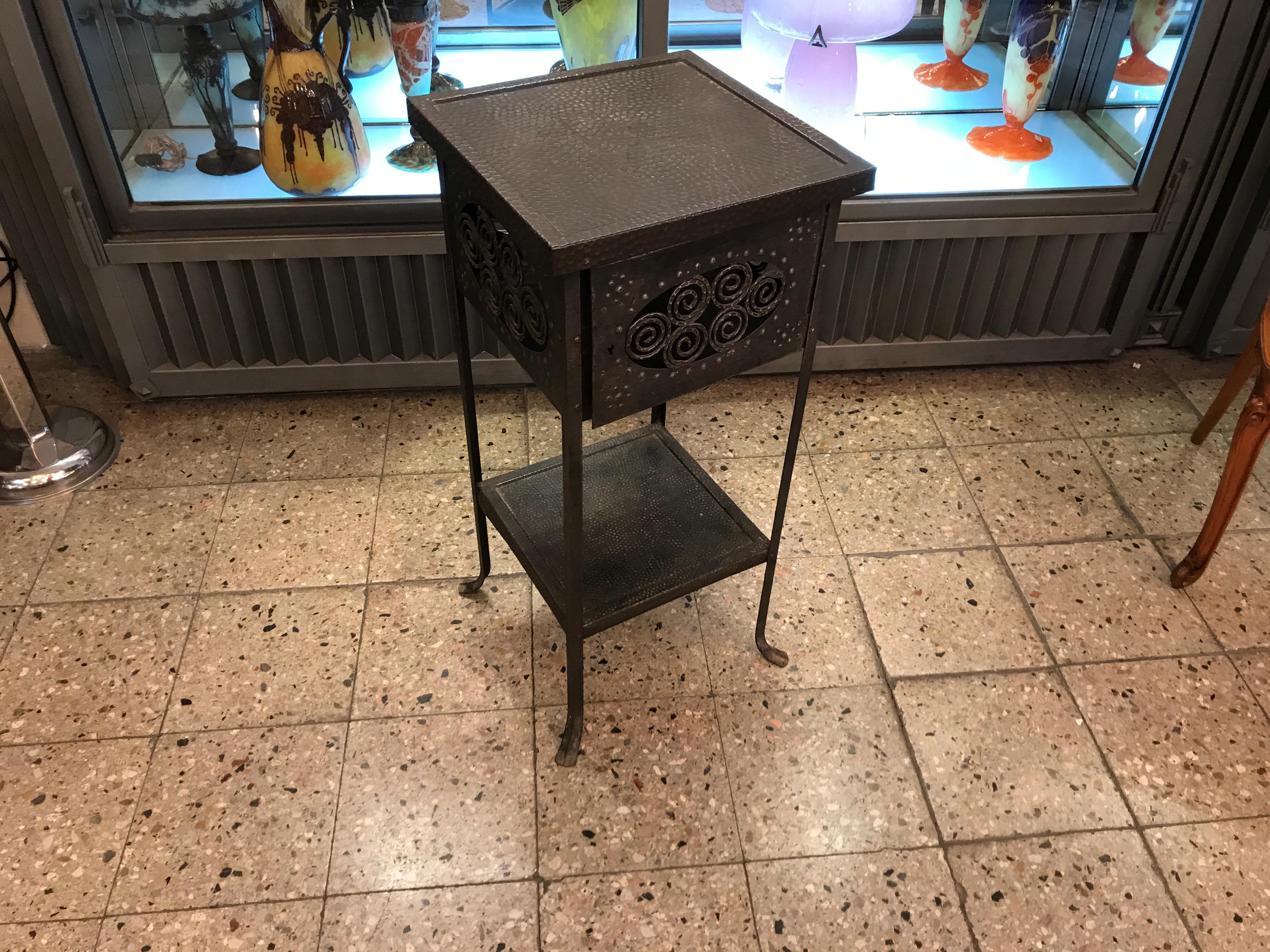 Table Arts and Crafts, 1870, Matériau : fer, anglais en vente 3