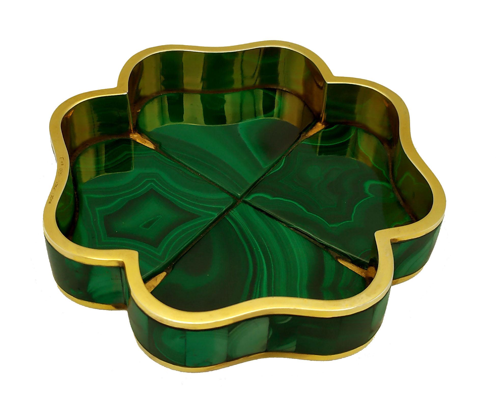 Table ashtray in the shape of a four-leaf clover with structure in 925/1000 sterling Silver gold plated and external and internal lining in real malachite stone. Dimensions cm. 12 x 12 x 2. Silver weight gr. 218. Designed by Giorgio Salimbeni in