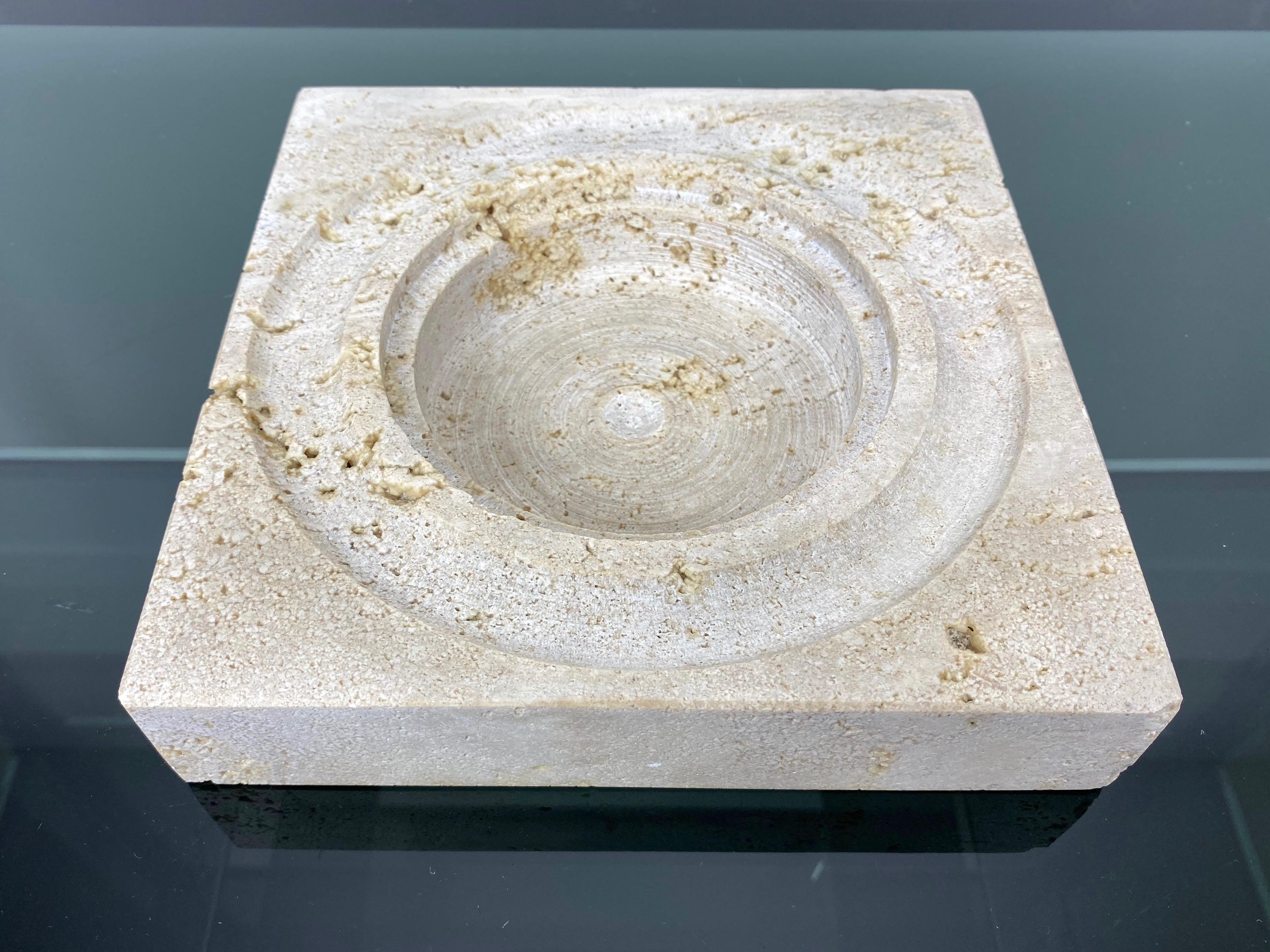 Table Ashtray Vide-Poche Travertine Marble Fratelli Mannelli, Italy, 1970s In Good Condition For Sale In Rome, IT