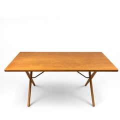 Table AT-303 by Hans J. Wegner, Oak Wood, Mid-Century Modern
