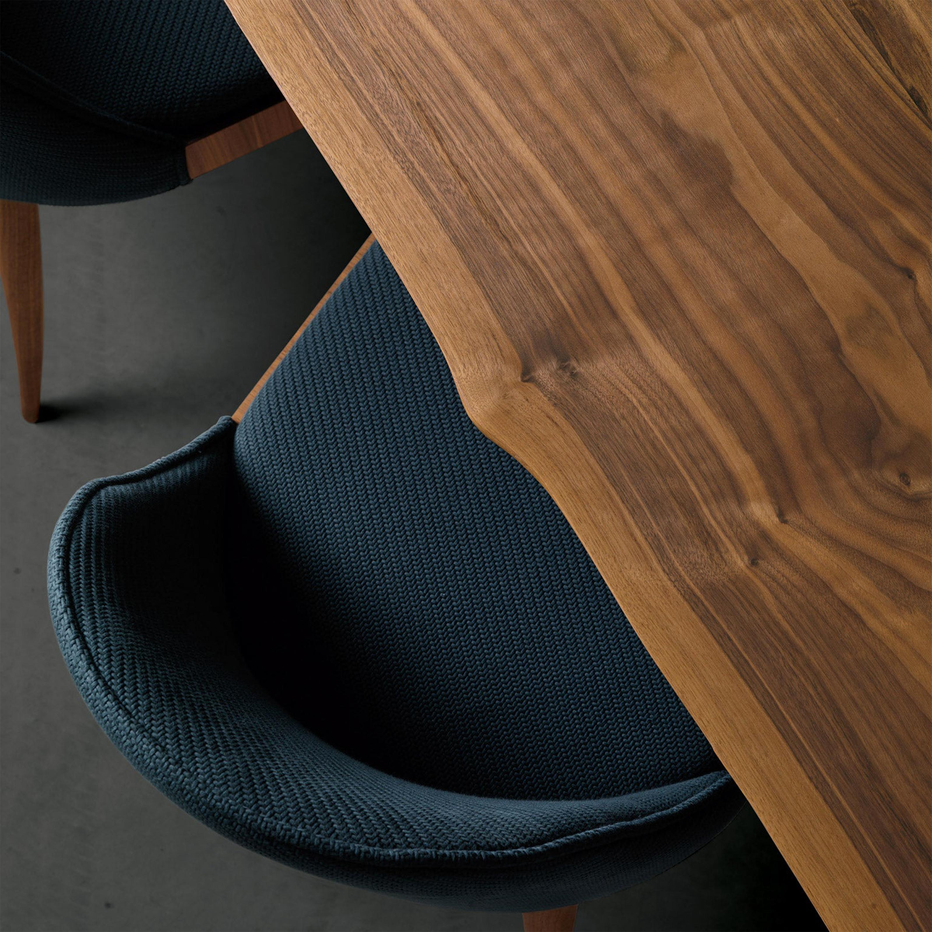italien Table Misura en bois massif, noyer en finition naturelle faite à la main, contemporaine en vente