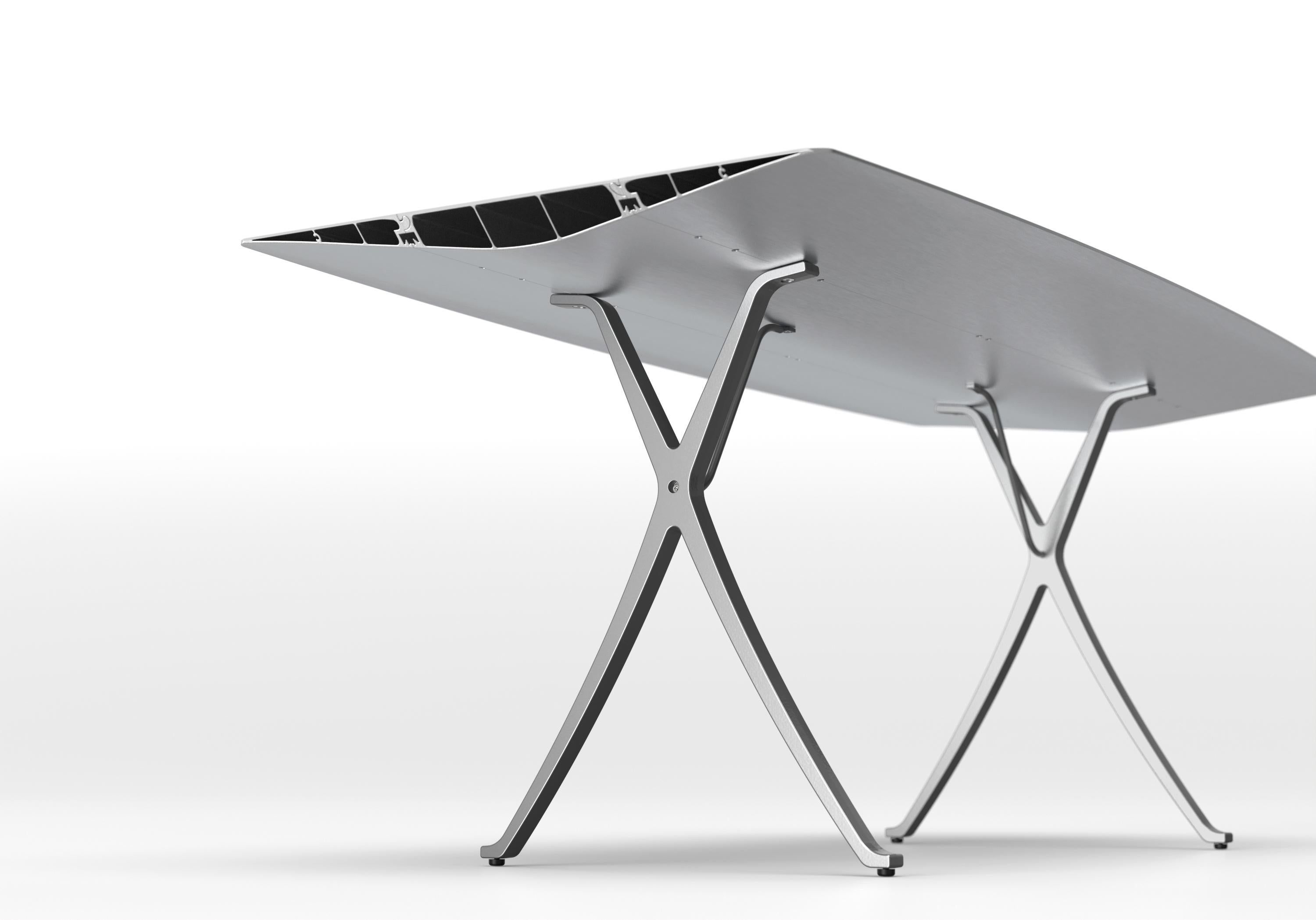 The Table B, which inaugurated the Extrusions Collection in 2009, can reach up to five metres using a simple profile of extruded aluminium. Its apparent simplicity covers a complex technical development where important engineers have participated.
