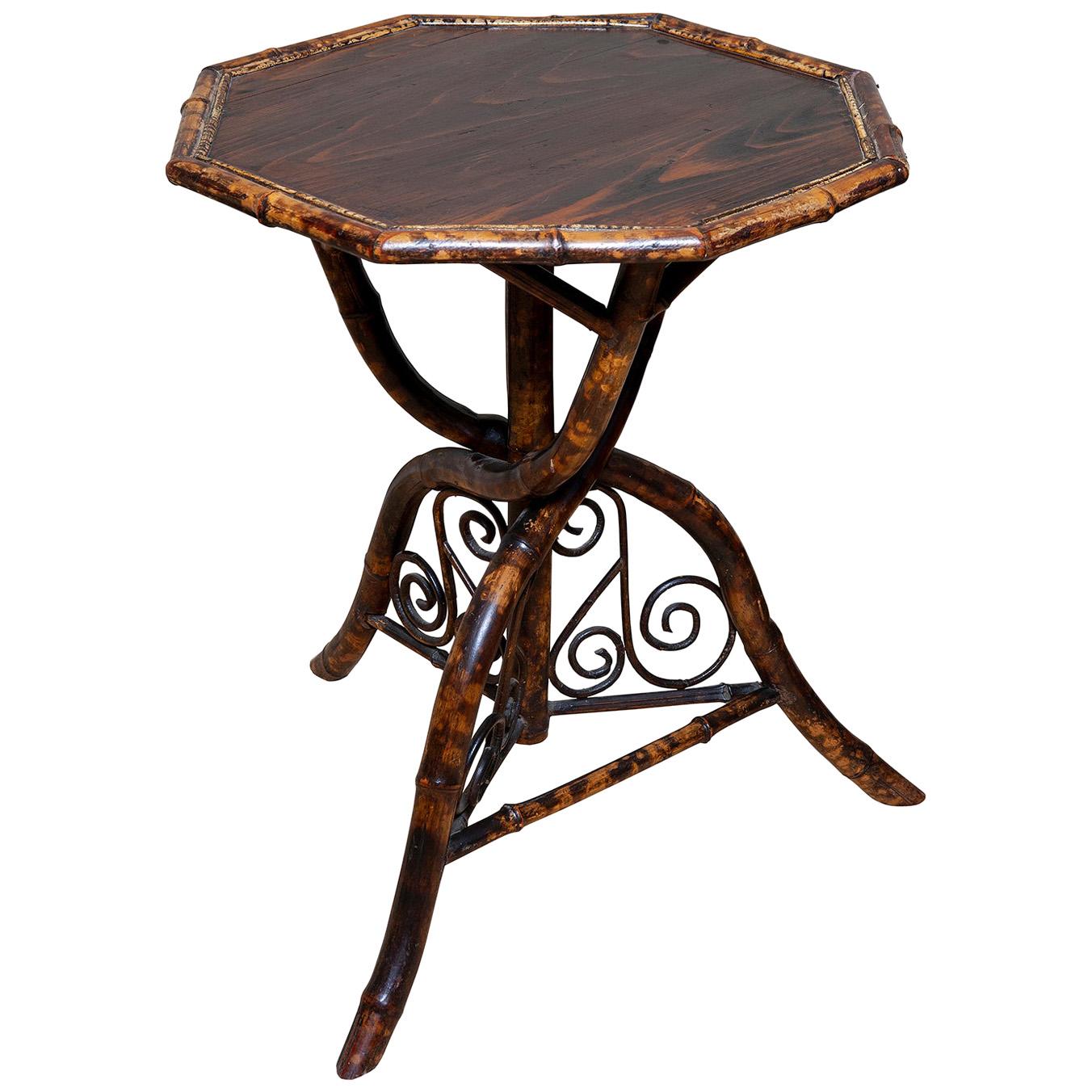 Achteckiger Tisch aus Bambus und Kiefernholz mit Schildpatt, 19. Jahrhundert