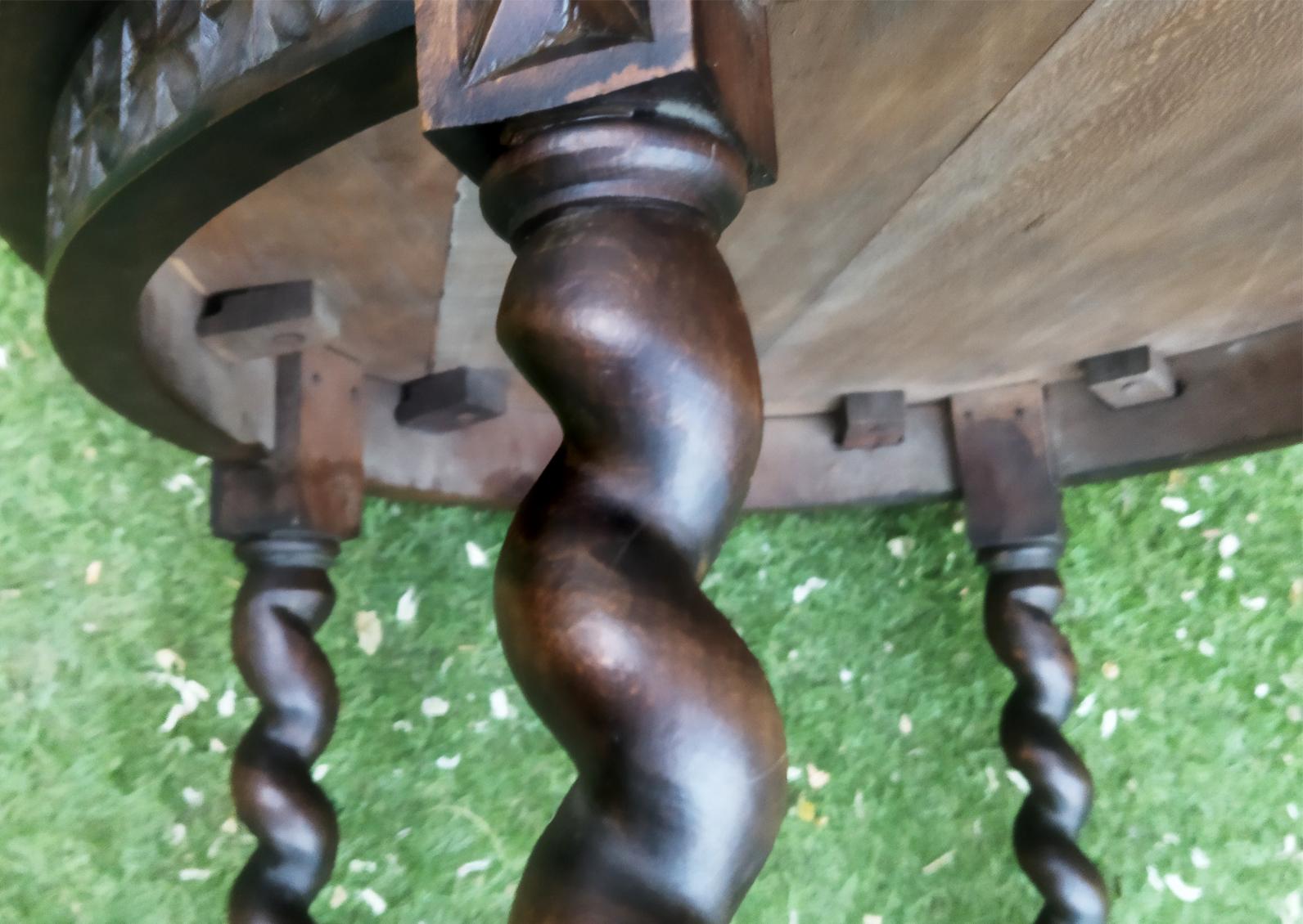 Side Table  Round Barley Twist Legs, From Spain Tourned, Spanish Colonial In Good Condition In Mombuey, Zamora